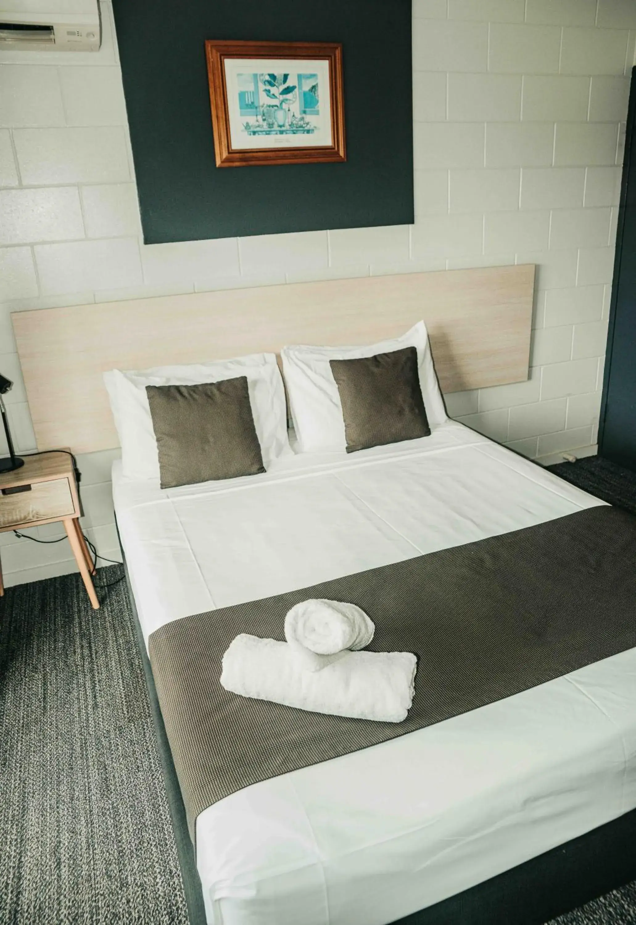 Budget Double Room with Shared Bathroom - Unserviced in Cairns Queens Court Budget Double Room with Shared Bathroom - Unserviced in Cairns Queens Court