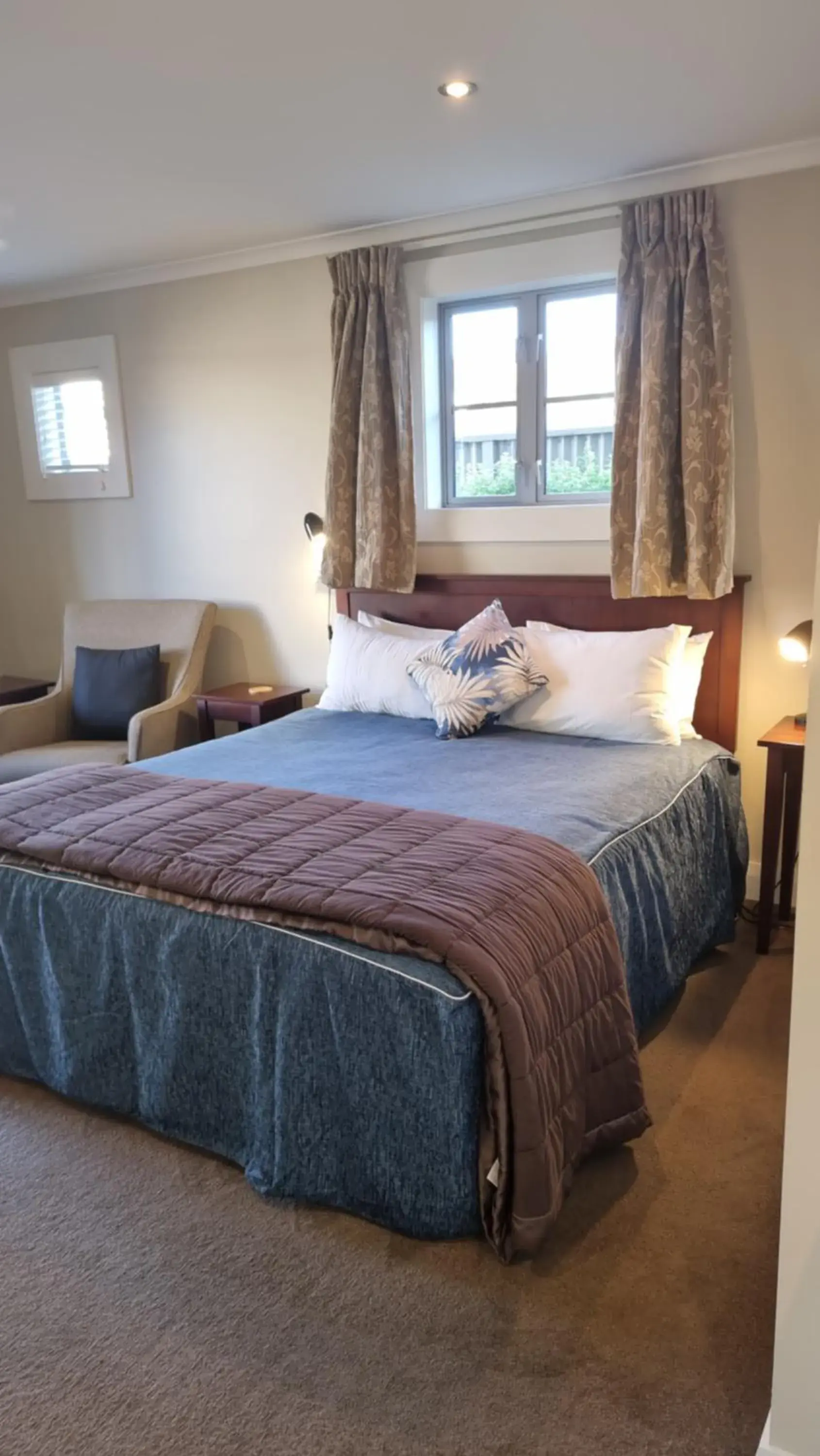 King Suite with Balcony in THE MEWS Oamaru King Suite with Balcony in THE MEWS Oamaru