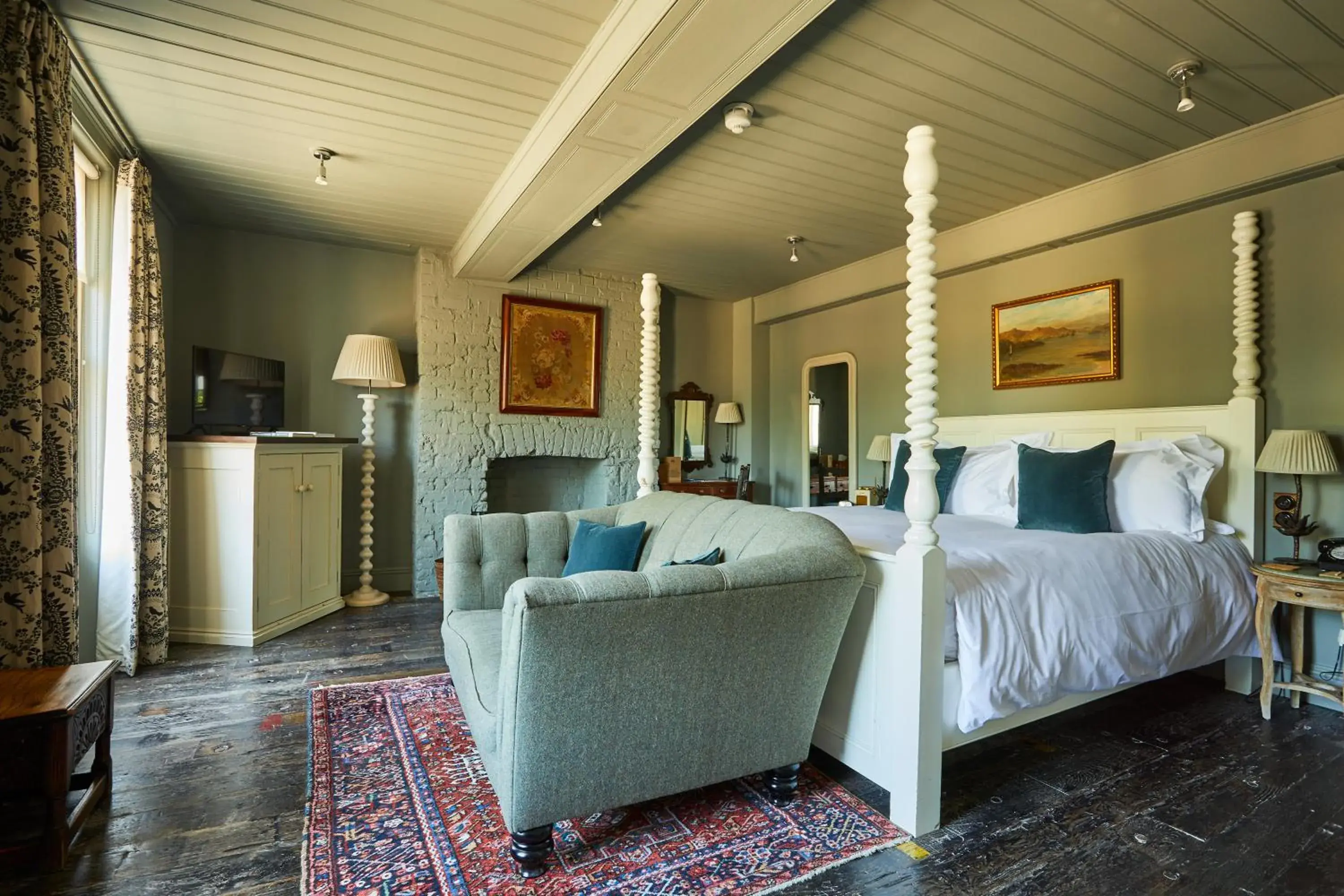 Deluxe King Room in THE PIG in the Wall - Southampton Deluxe King Room in THE PIG in the Wall - Southampton