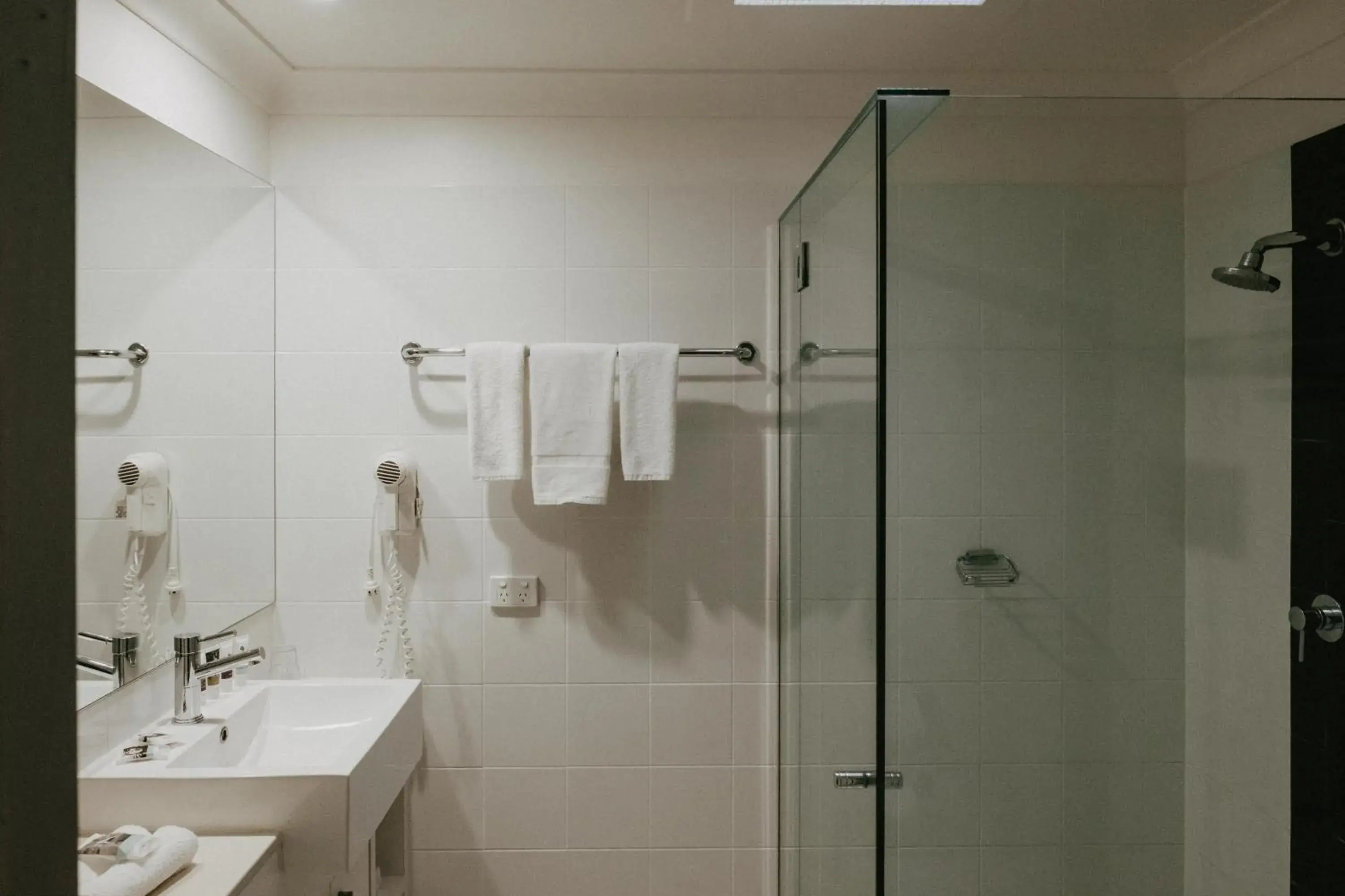 Deluxe Queen Room with Mountain View in Mercure Clear Mountain Lodge Deluxe Queen Room with Mountain View in Mercure Clear Mountain Lodge