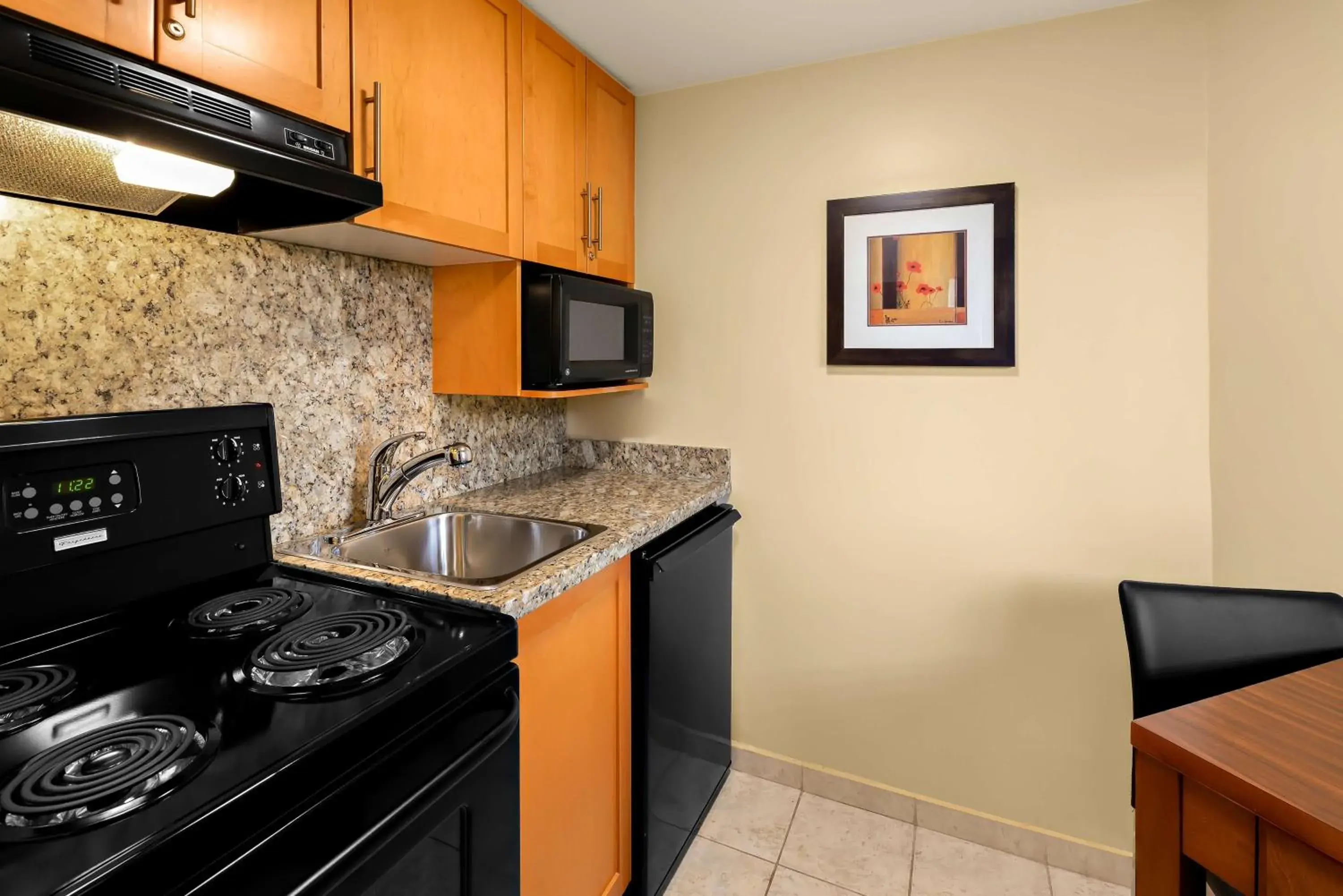 King Room with Ground Floor Patio and Garden View - Non Smoking in Best Western PLUS Inner Harbour Hotel King Room with Ground Floor Patio and Garden View - Non Smoking in Best Western PLUS Inner Harbour Hotel