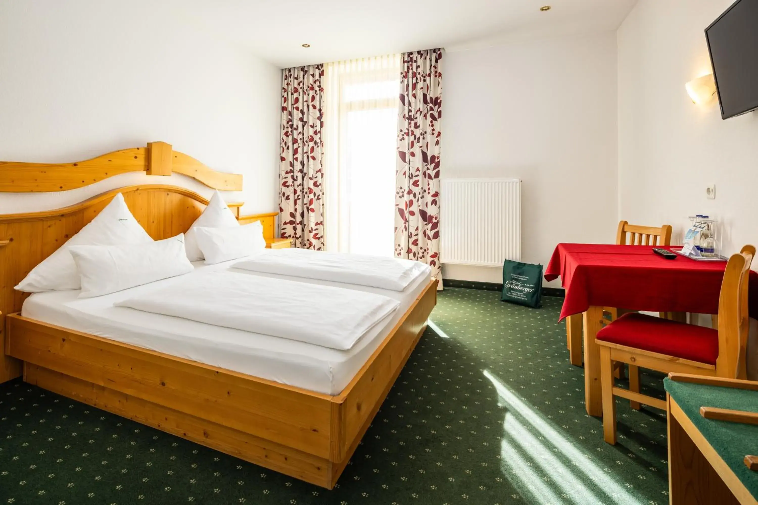 Double Room in Hotel Gruenberger Double Room in Hotel Gruenberger