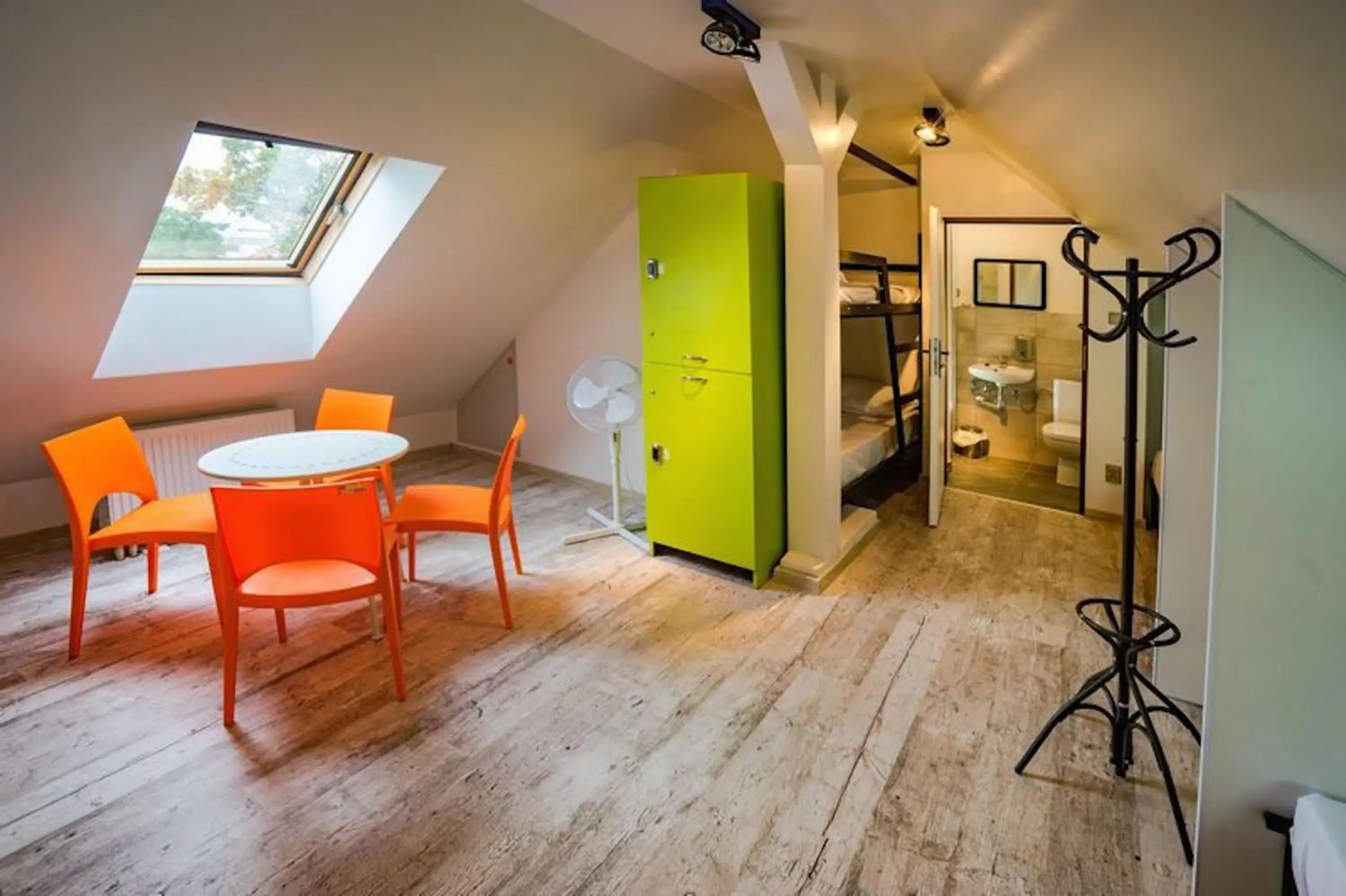 Bed in 6-Bed Mixed Dormitory Room in Oki Doki OLD TOWN Bed in 6-Bed Mixed Dormitory Room in Oki Doki OLD TOWN