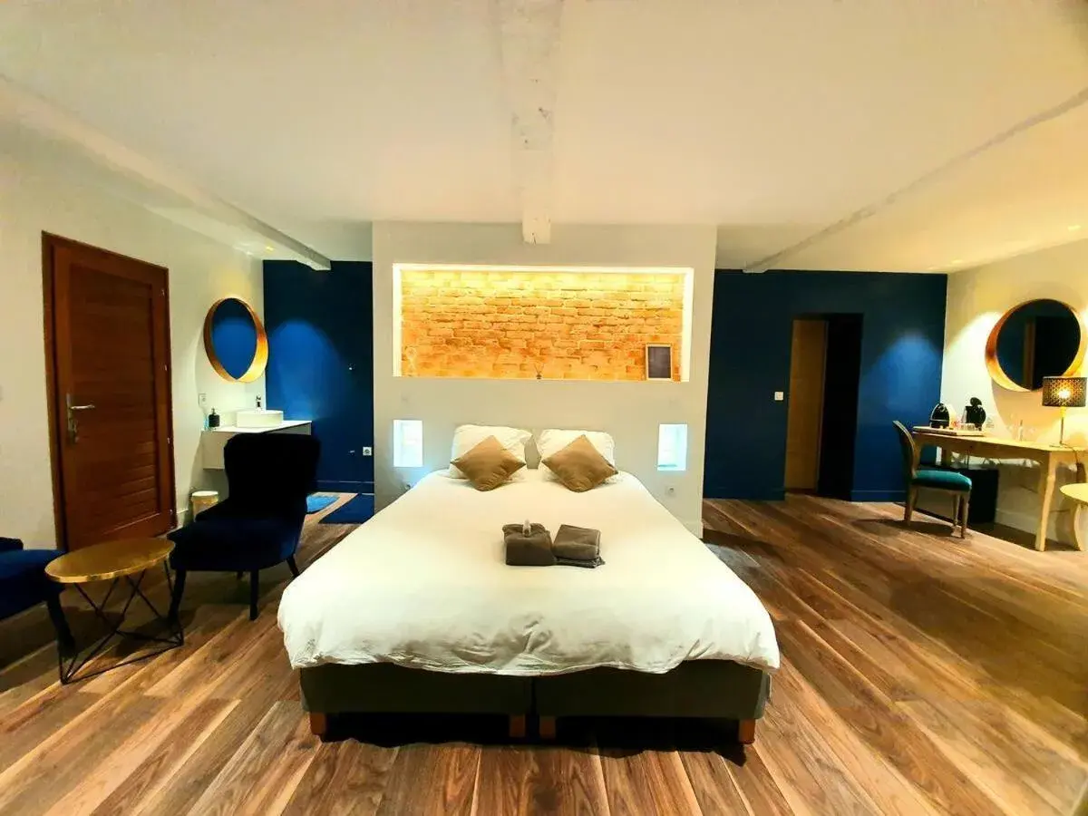 King Room with Pool View in Les Granges de Jules King Room with Pool View in Les Granges de Jules