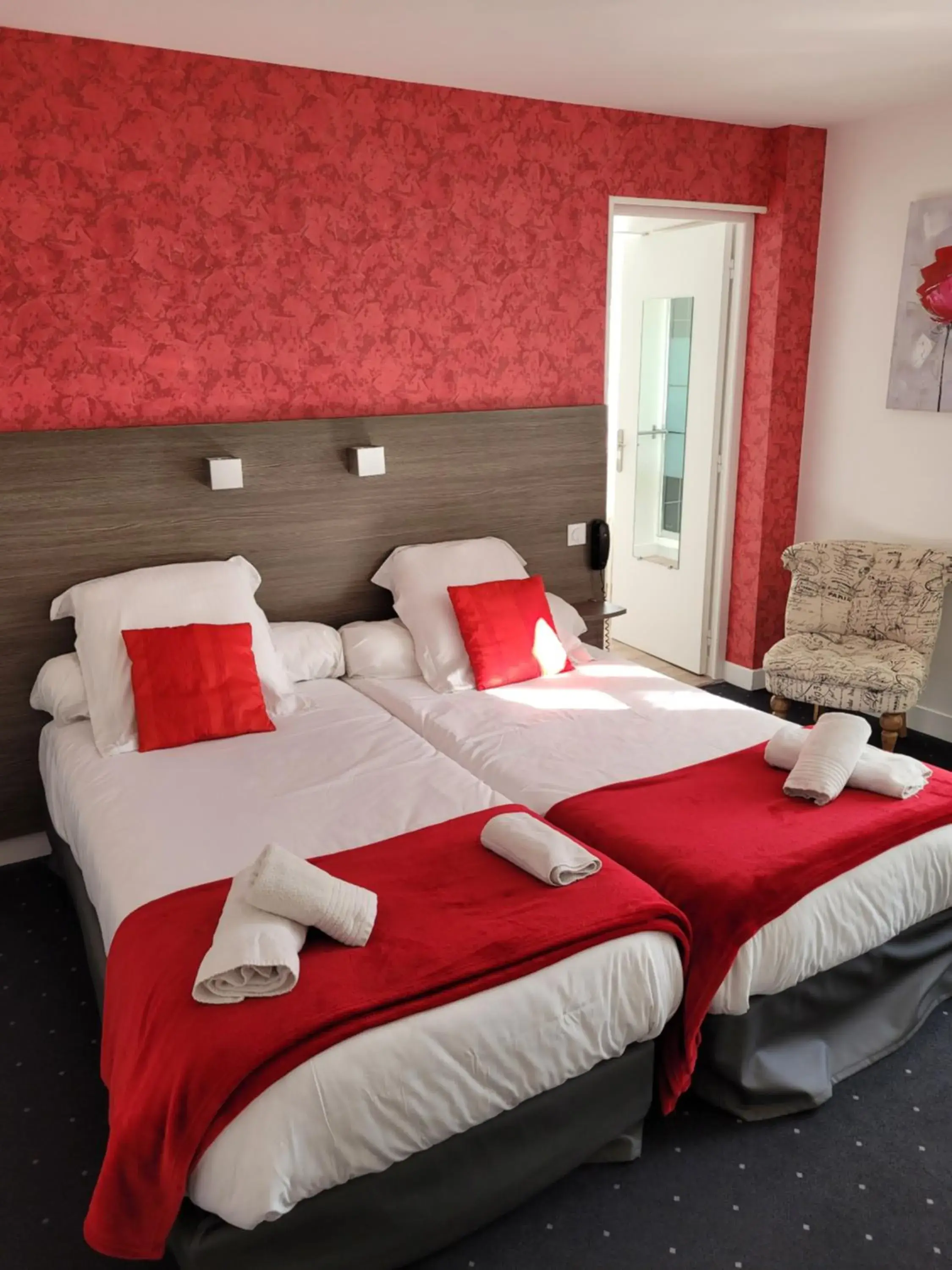 Twin Room in Hotel Logis Au Moyne de Saire Twin Room in Hotel Logis Au Moyne de Saire