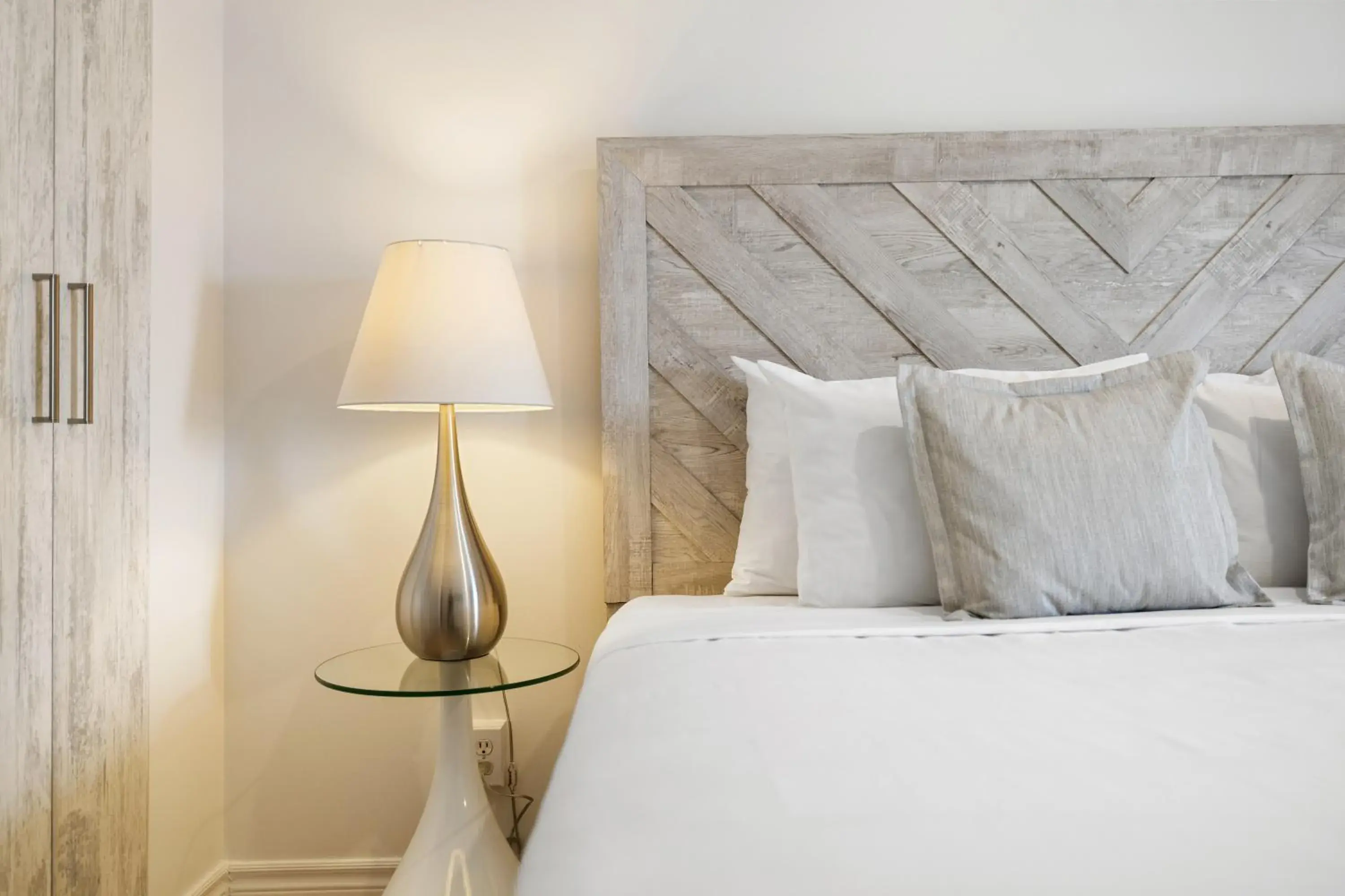 Superior Suite / Full Kitchen / Animals Not Permitted in Hotel Port-Royal Superior Suite / Full Kitchen / Animals Not Permitted in Hotel Port-Royal