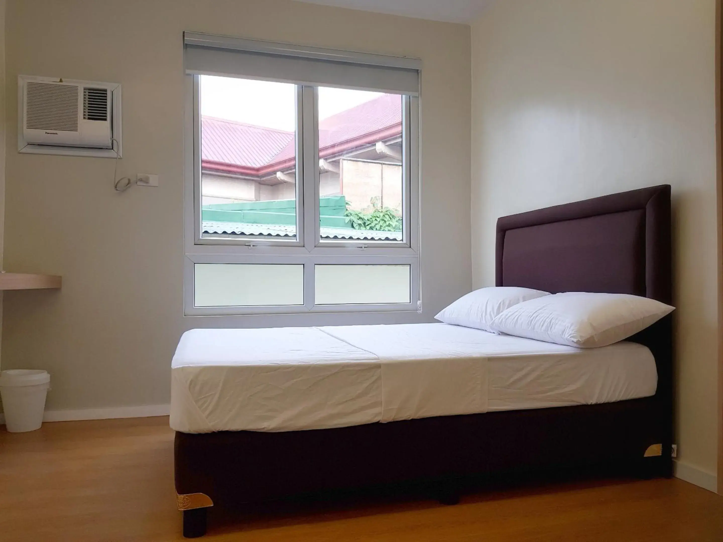 Deluxe Double Room with Bath in The Leaf House Deluxe Double Room with Bath in The Leaf House