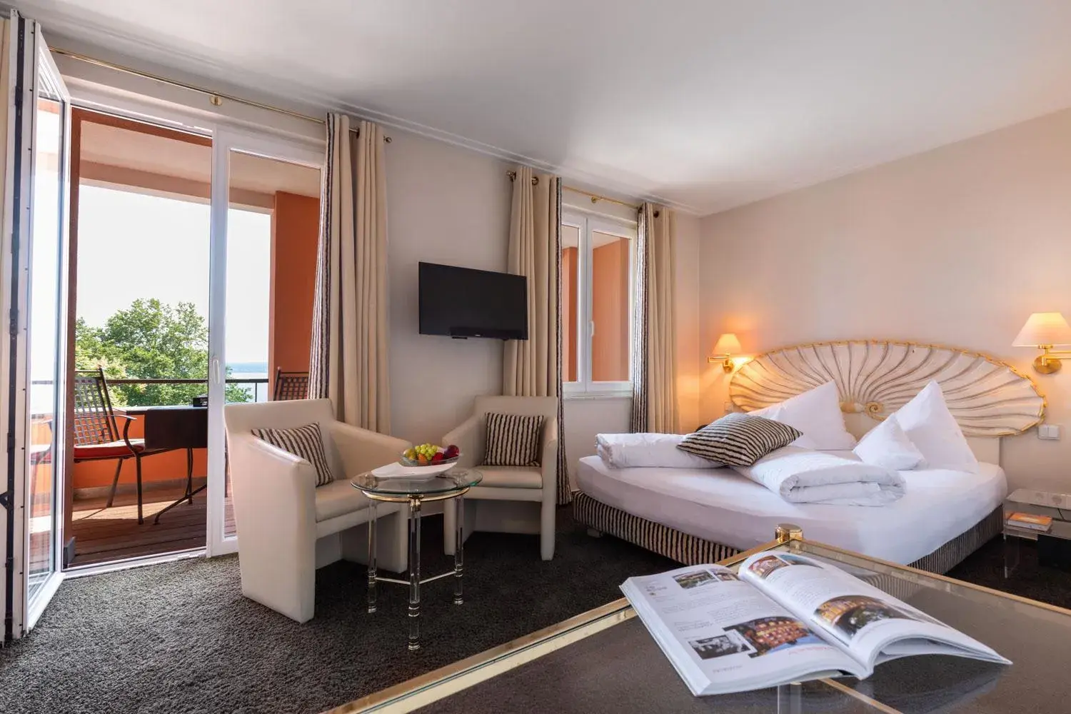 Comfort Double Room with Lake and Mountain View in Romantik Hotel Residenz am See Comfort Double Room with Lake and Mountain View in Romantik Hotel Residenz am See