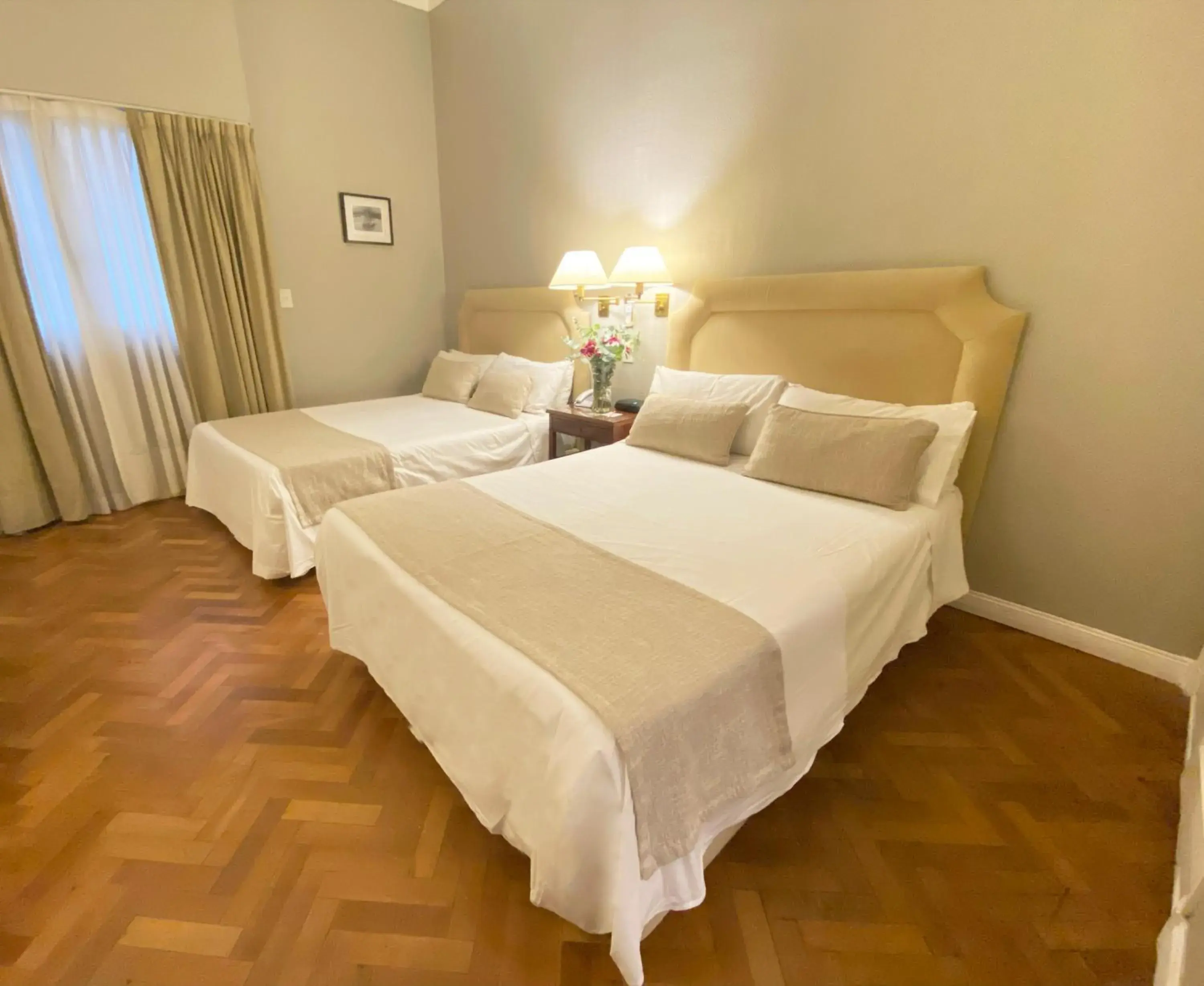 Family Room - single occupancy in Lafayette Hotel Family Room - single occupancy in Lafayette Hotel