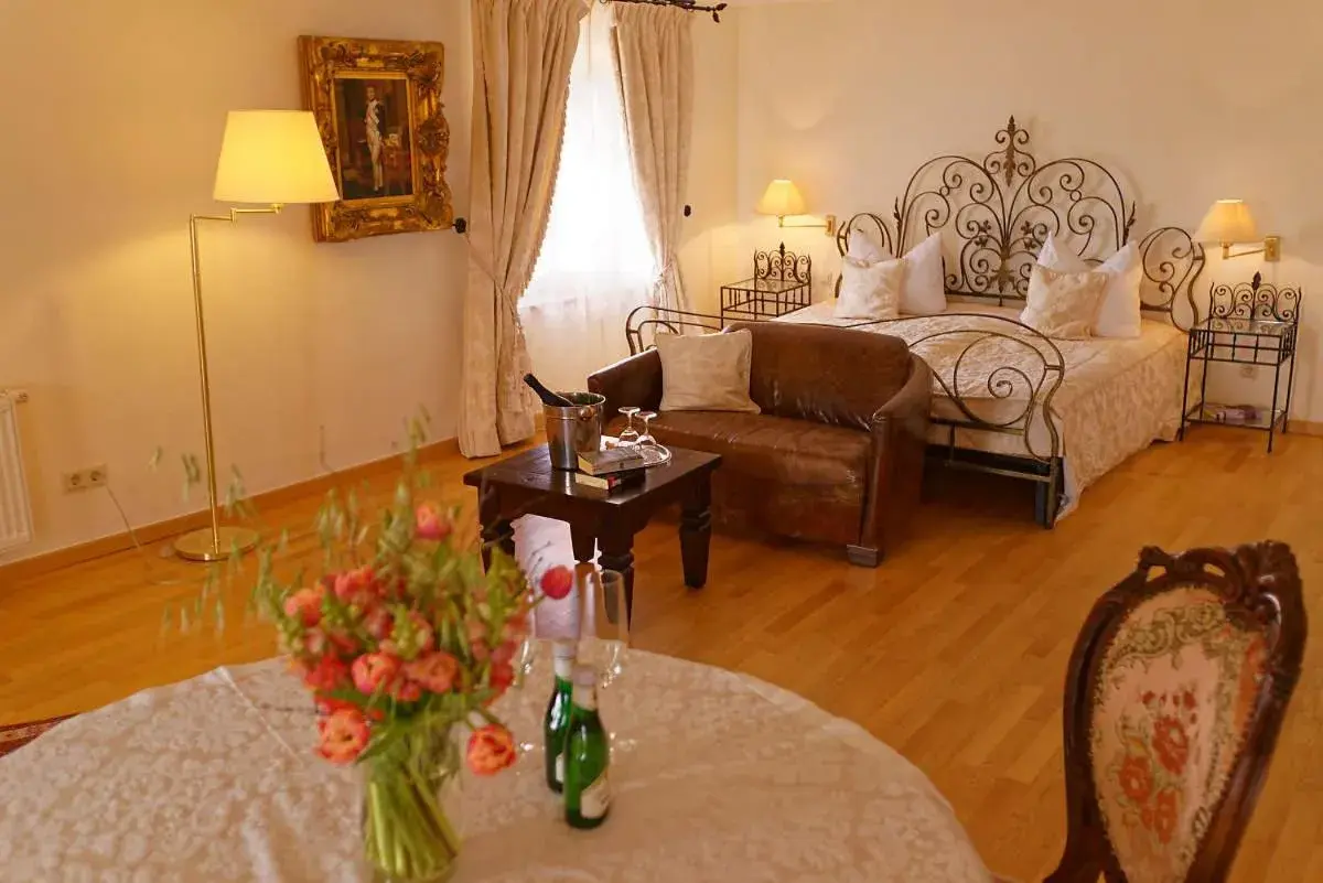 Superior Suite in Burghaus & Villa Kronenburg Superior Suite in Burghaus & Villa Kronenburg