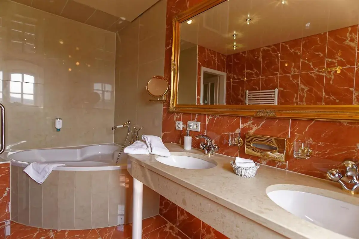 Family Room in Burghaus & Villa Kronenburg Family Room in Burghaus & Villa Kronenburg