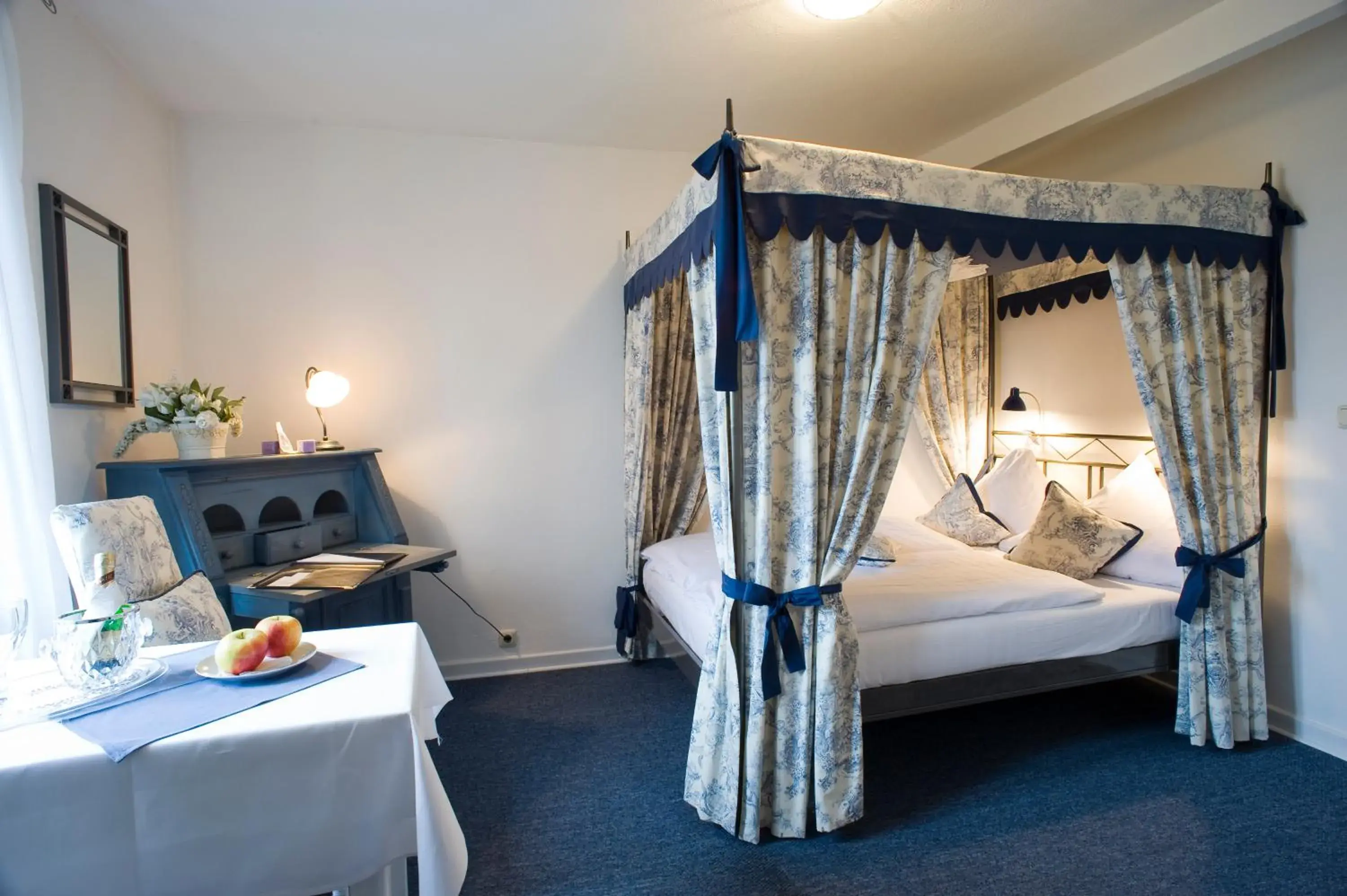 Classic Suite in Burghaus & Villa Kronenburg Classic Suite in Burghaus & Villa Kronenburg