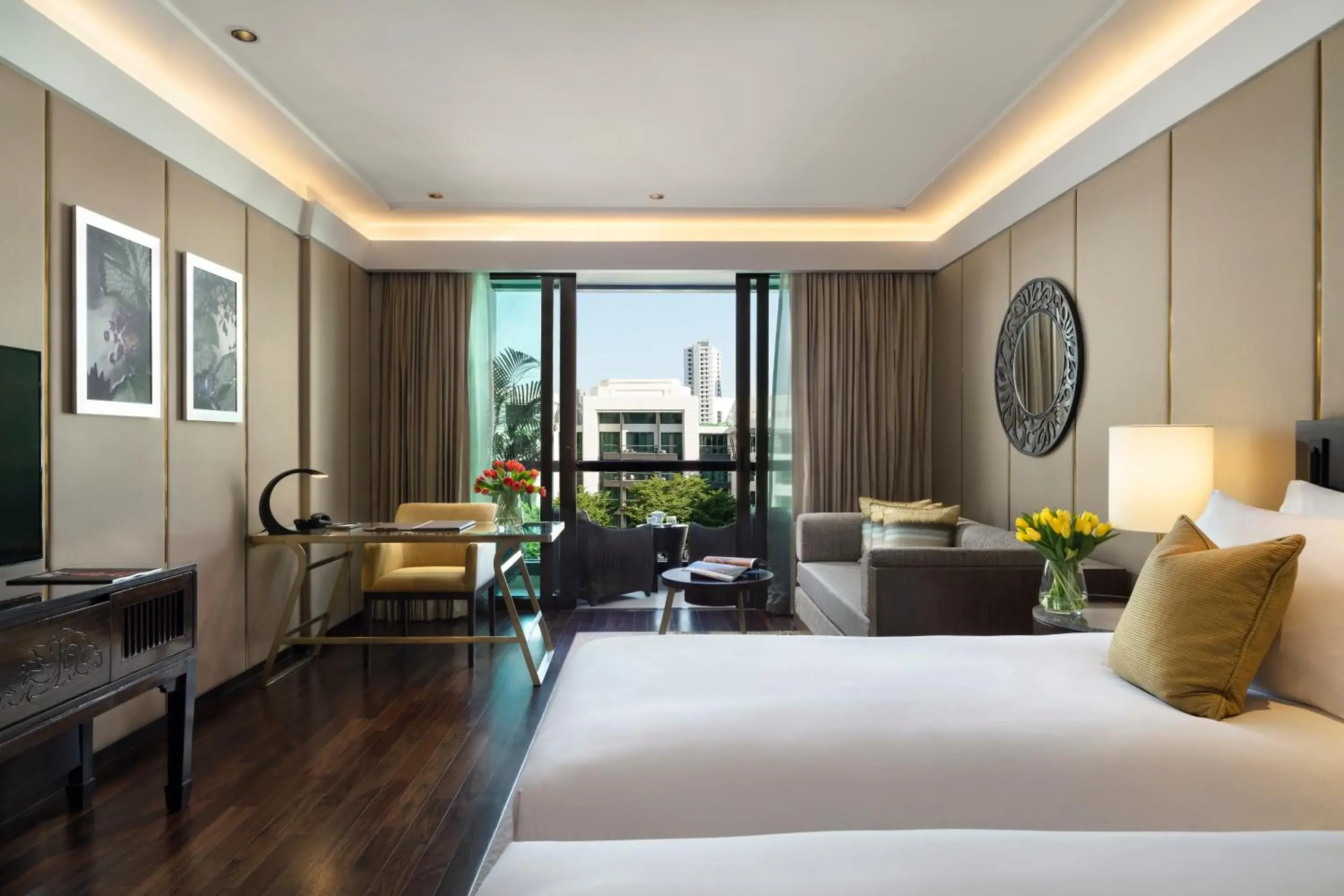 Deluxe Balcony Room with Twin Beds in Siam Kempinski Hotel Bangkok Deluxe Balcony Room with Twin Beds in Siam Kempinski Hotel Bangkok