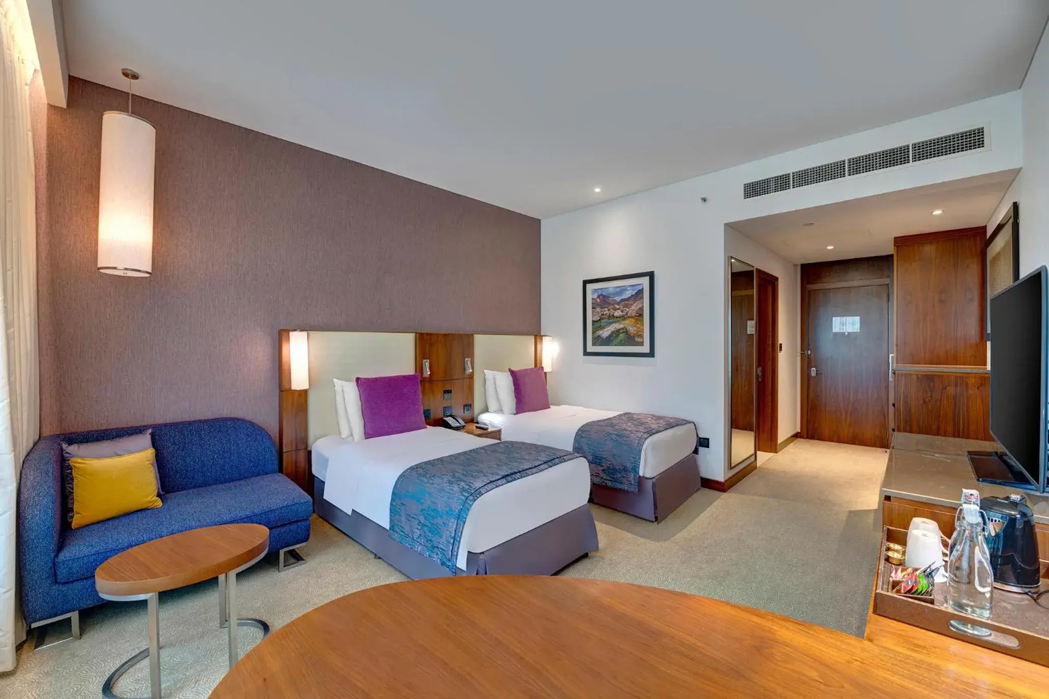 Premium Twin Room with Garden View and Lounge Access in Crowne Plaza Muscat OCEC by IHG Premium Twin Room with Garden View and Lounge Access in Crowne Plaza Muscat OCEC by IHG