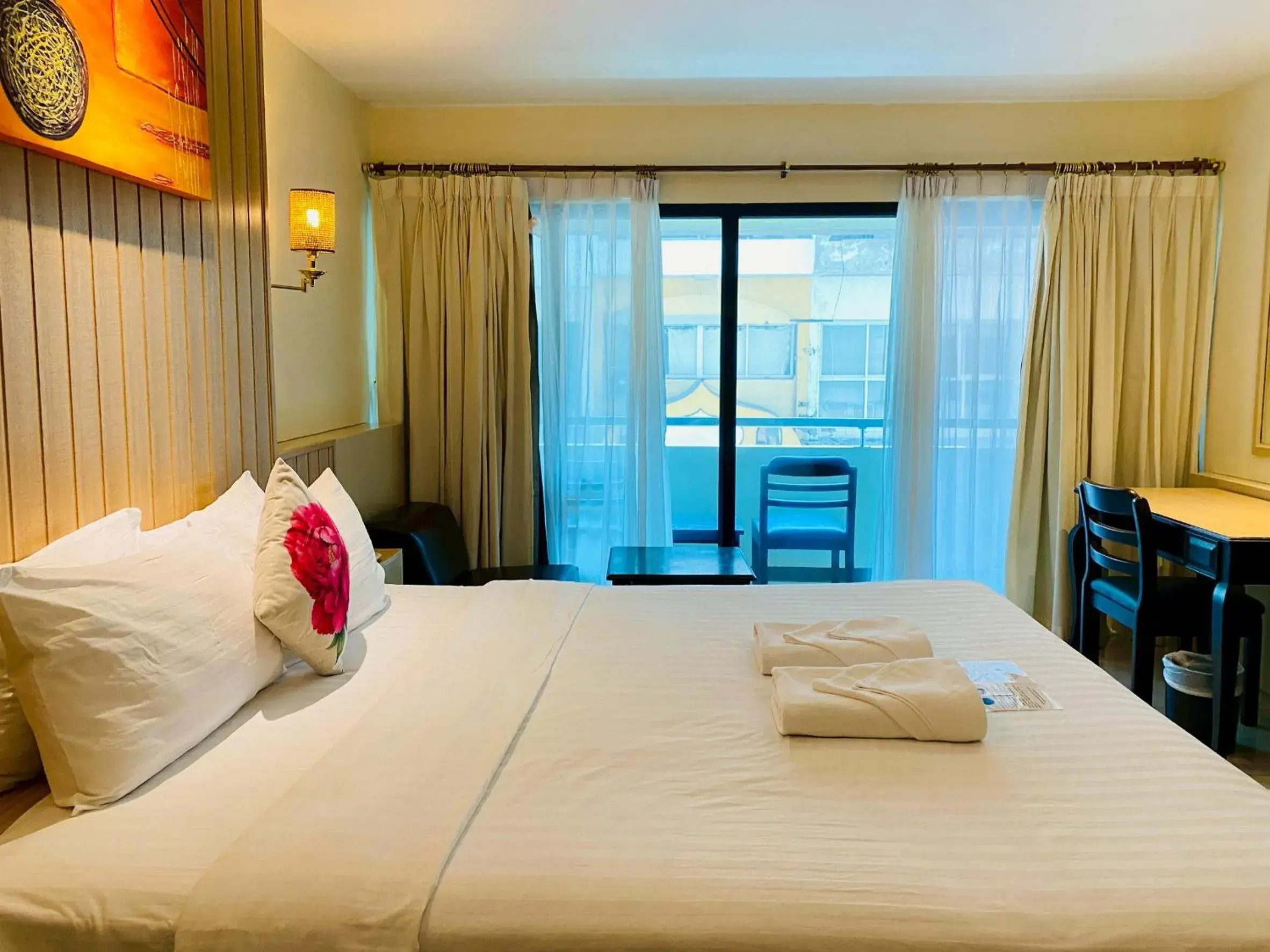 Standard Double or Twin Room with Bath in Baywalk Residence Pattaya Standard Double or Twin Room with Bath in Baywalk Residence Pattaya