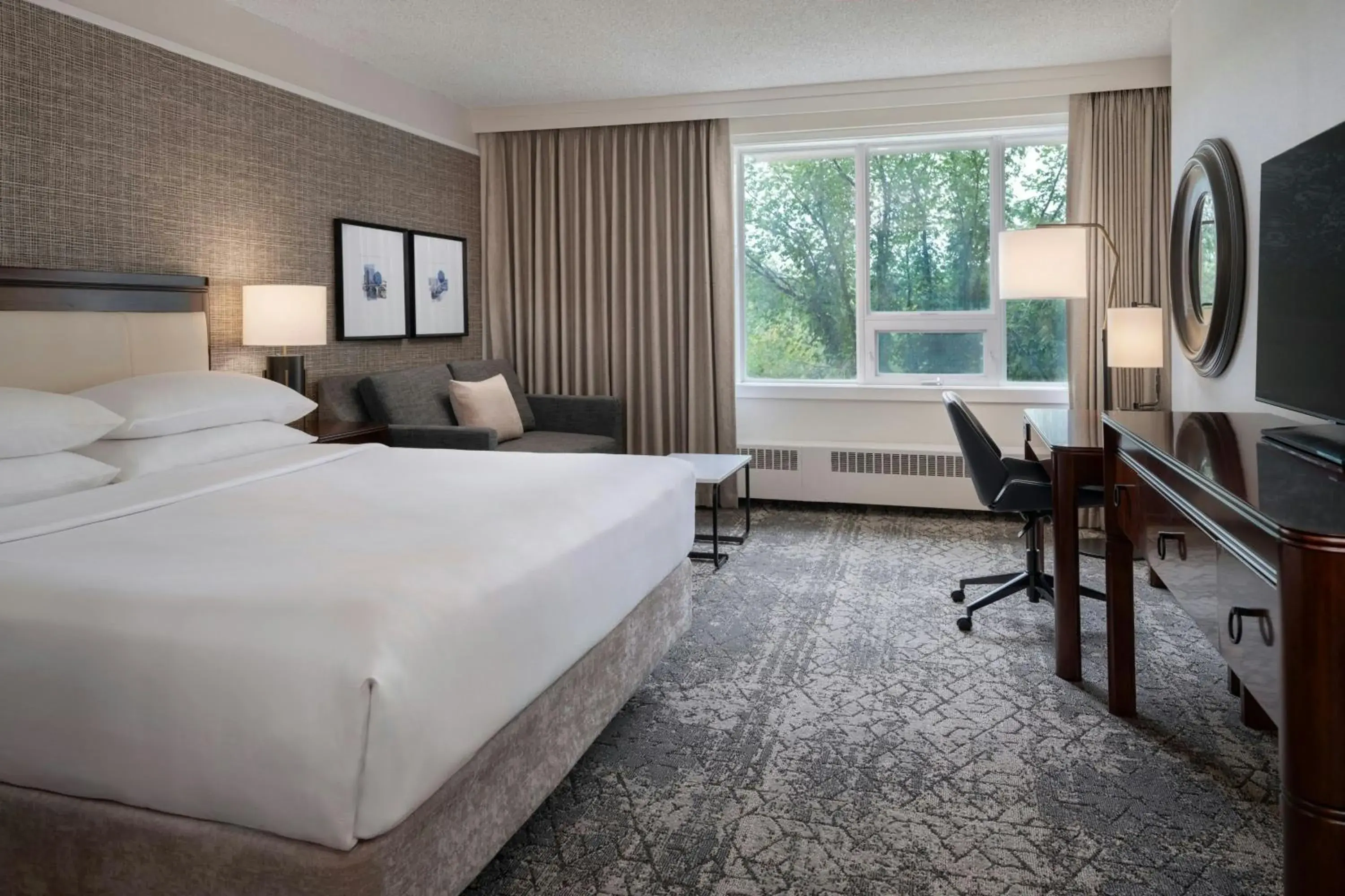 1 King and Sofa bed Classic Guest room in Sheraton Cavalier Saskatoon Hotel 1 King and Sofa bed Classic Guest room in Sheraton Cavalier Saskatoon Hotel