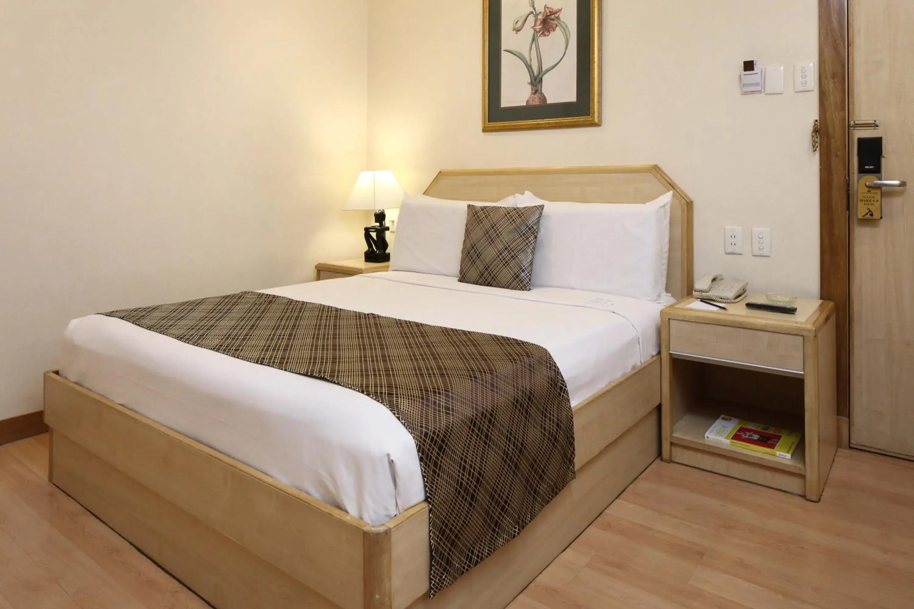 Standard Double Room (No View) in Manila Lotus Hotel Standard Double Room (No View) in Manila Lotus Hotel