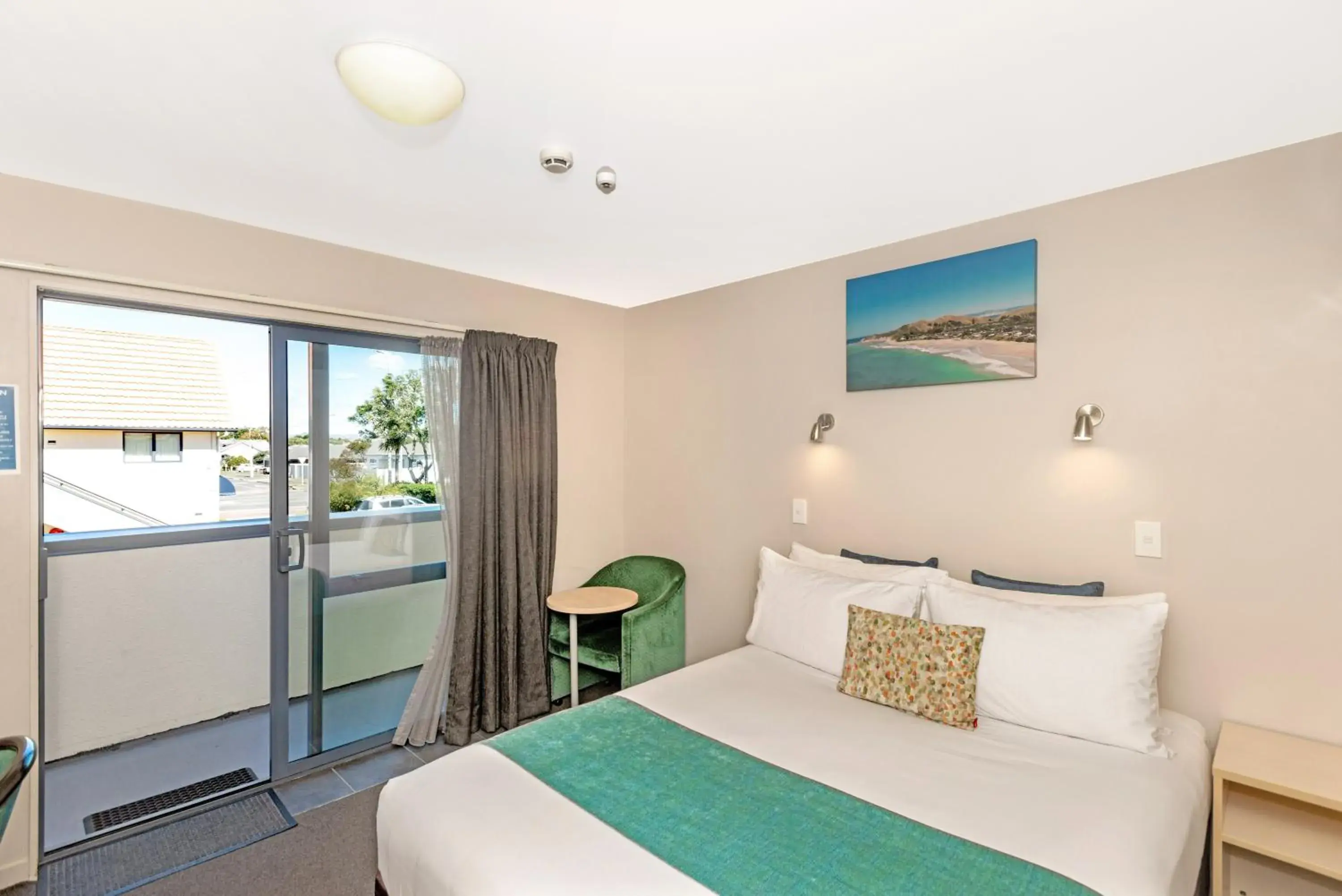 Compact Queen Studio in Bella Vista Gisborne Compact Queen Studio in Bella Vista Gisborne