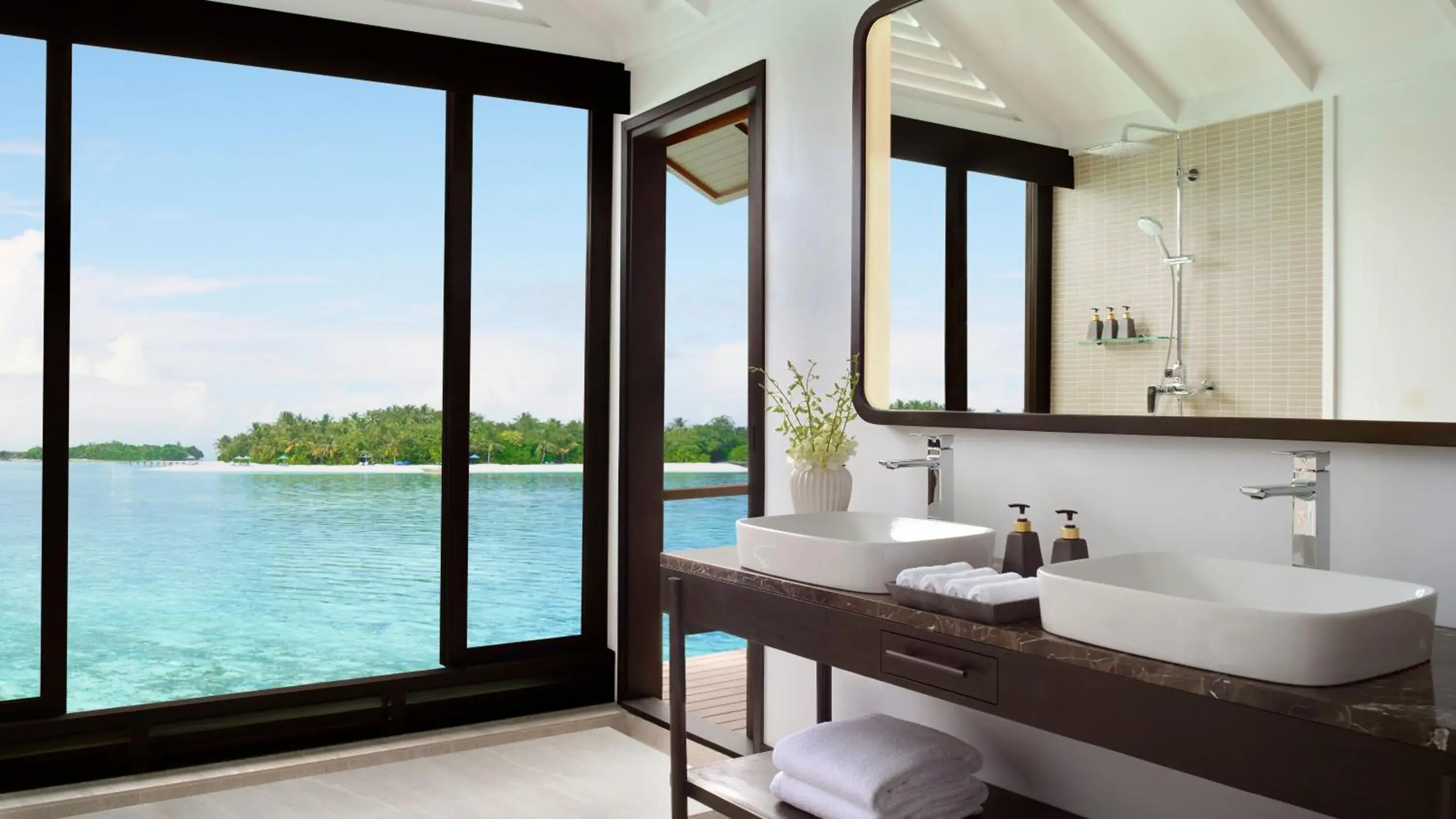 Superior Over Water Villa in Anantara Veli Maldives Resort Superior Over Water Villa in Anantara Veli Maldives Resort
