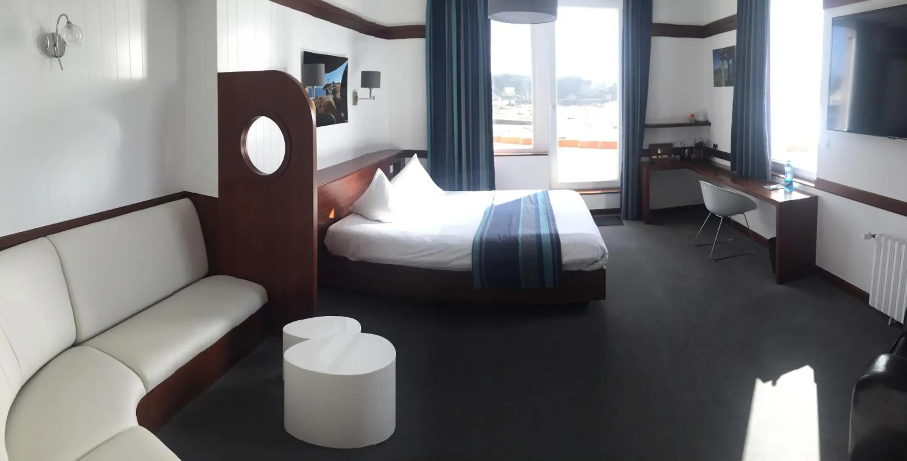 Suite with Sea View in Hôtel des Rochers Suite with Sea View in Hôtel des Rochers