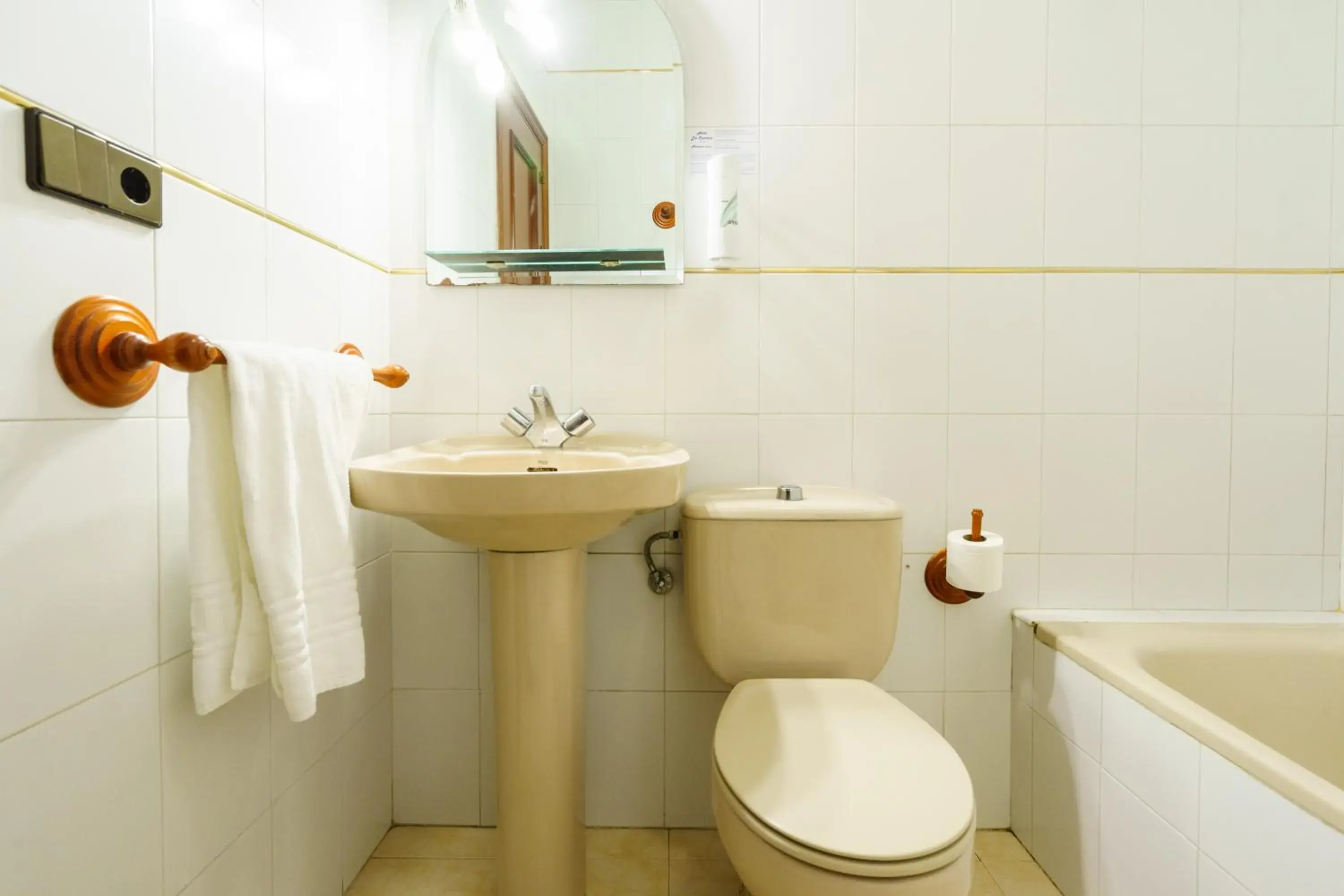 Triple Room in Hotel Los Castaños Triple Room in Hotel Los Castaños