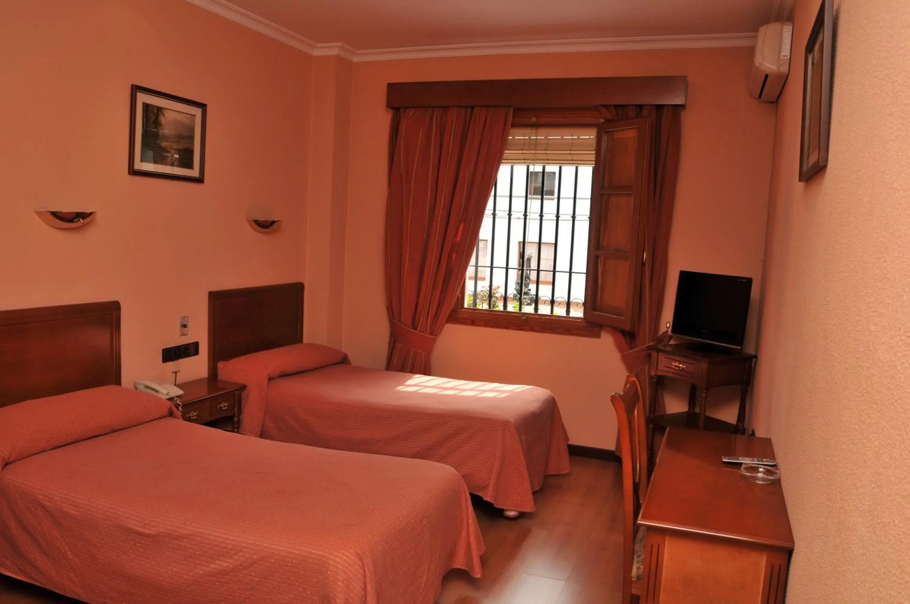 Double Room - single occupancy in Hotel Los Castaños Double Room - single occupancy in Hotel Los Castaños