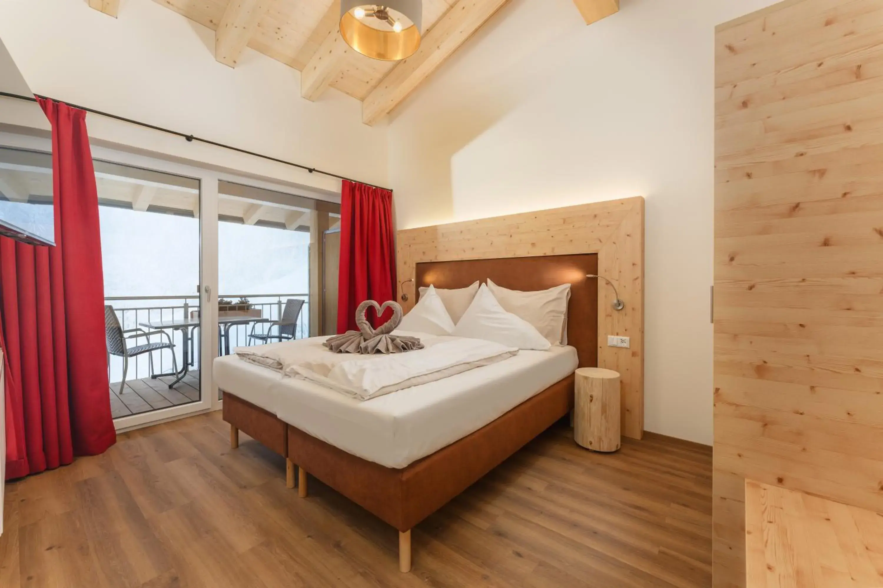 Double Room with Balcony - single occupancy in Berghotel Jaga-Alm Double Room with Balcony - single occupancy in Berghotel Jaga-Alm