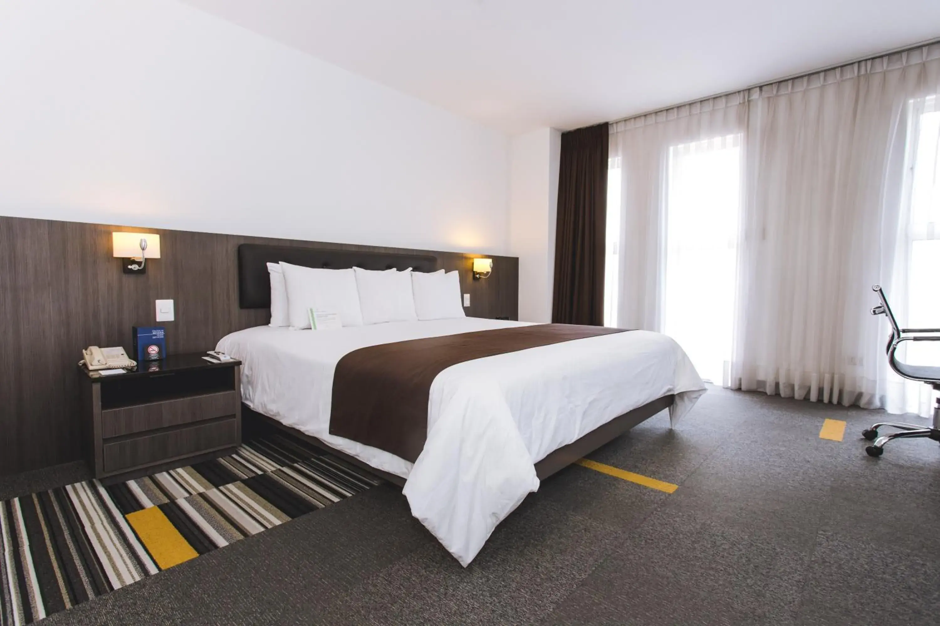 Matrimonial Estandar, 1 Queen Bed, Non-Smoking in Wyndham Costa del Sol Lima Airport Matrimonial Estandar, 1 Queen Bed, Non-Smoking in Wyndham Costa del Sol Lima Airport