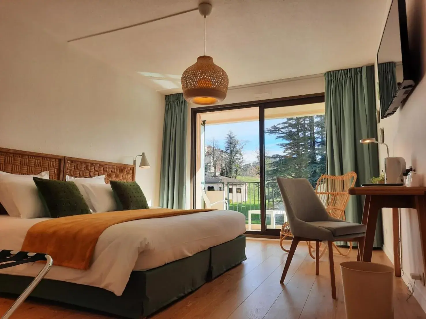 Double Room with terrace and panoramic view in Domaine Les Sources de Dieulefit Double Room with terrace and panoramic view in Domaine Les Sources de Dieulefit