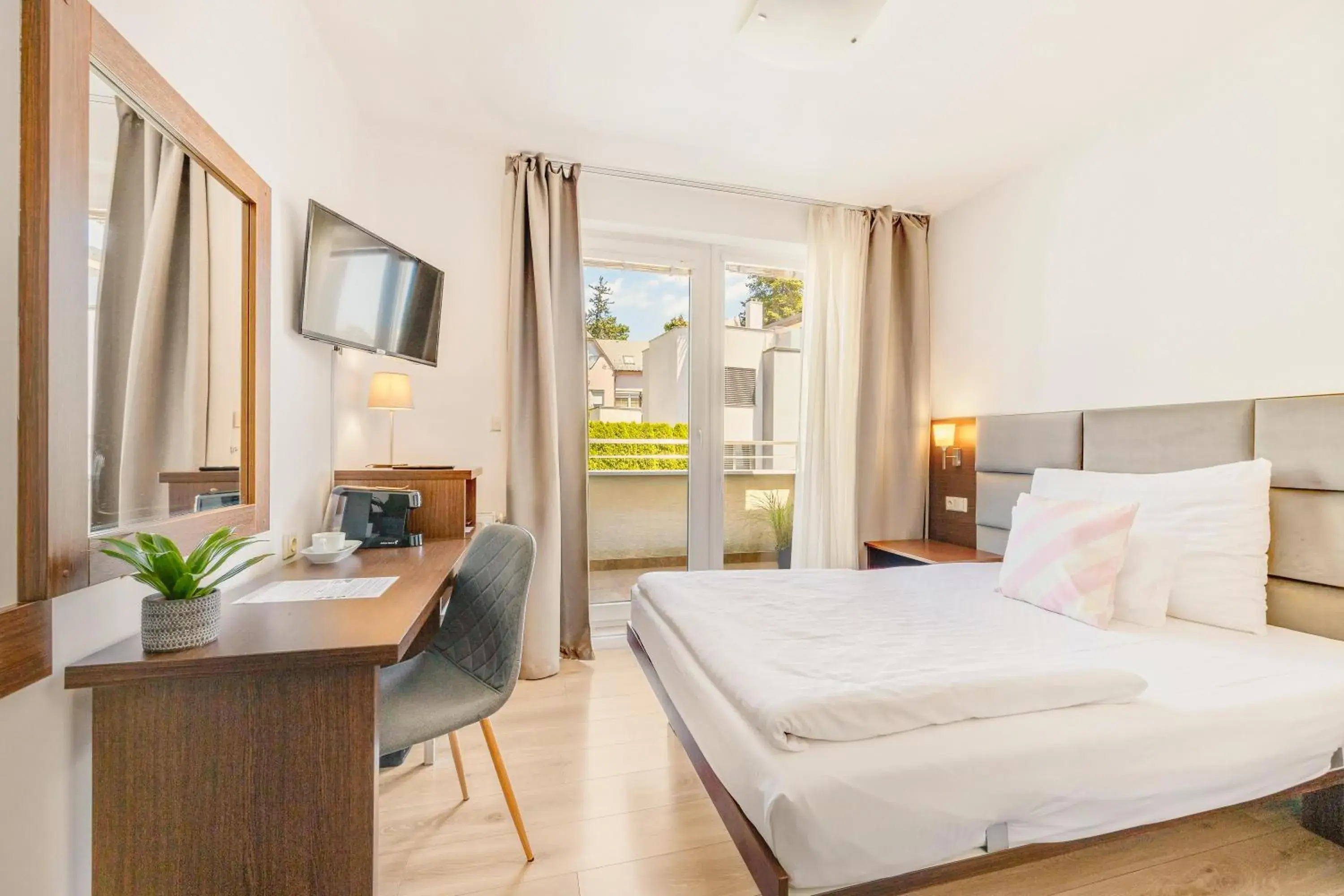 Standard Single Room in Hotel ANTARES Standard Single Room in Hotel ANTARES