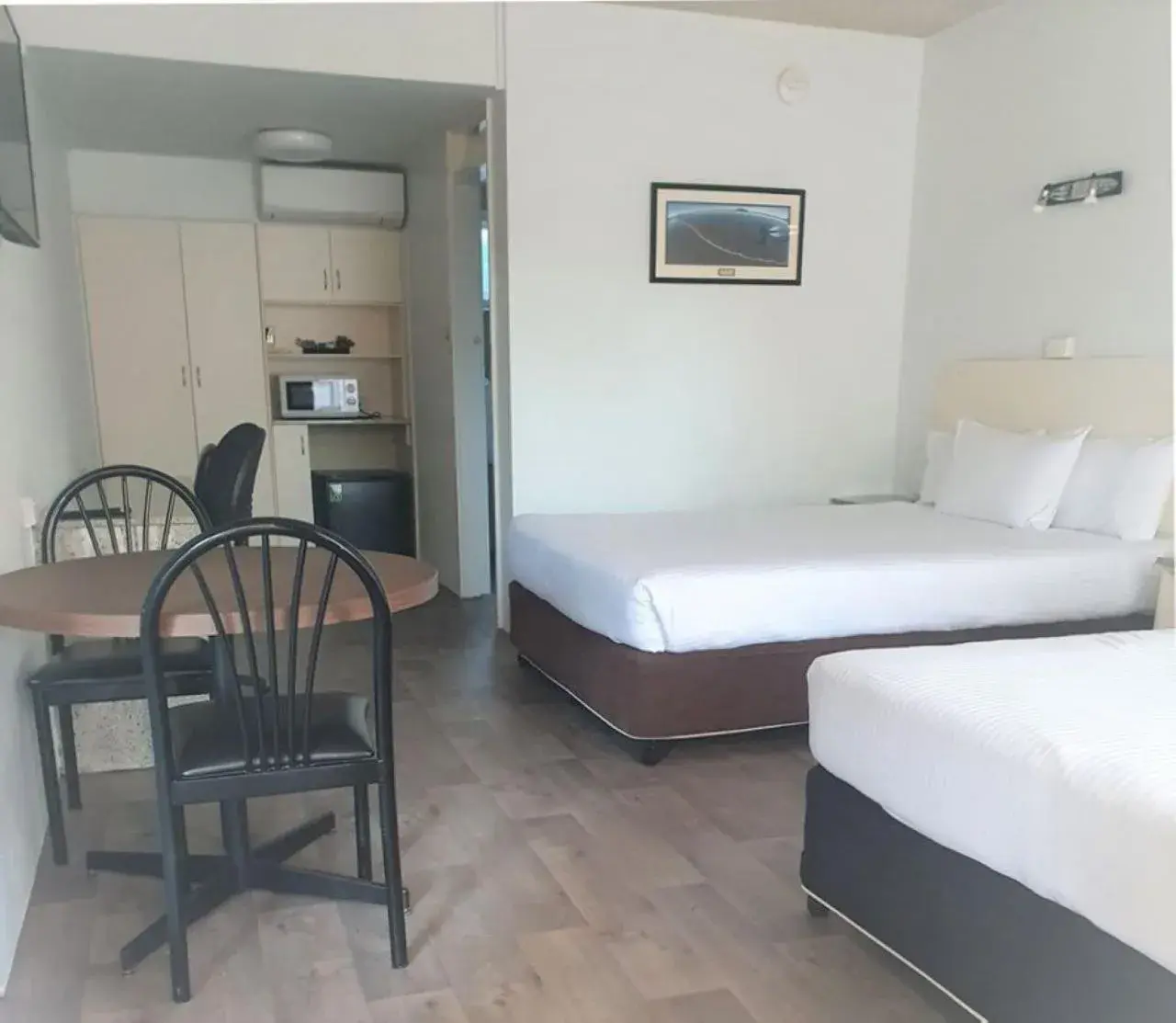 Pet Friendly Deluxe Family Room with Two Queen Beds in Zebra Motel Pet Friendly Deluxe Family Room with Two Queen Beds in Zebra Motel