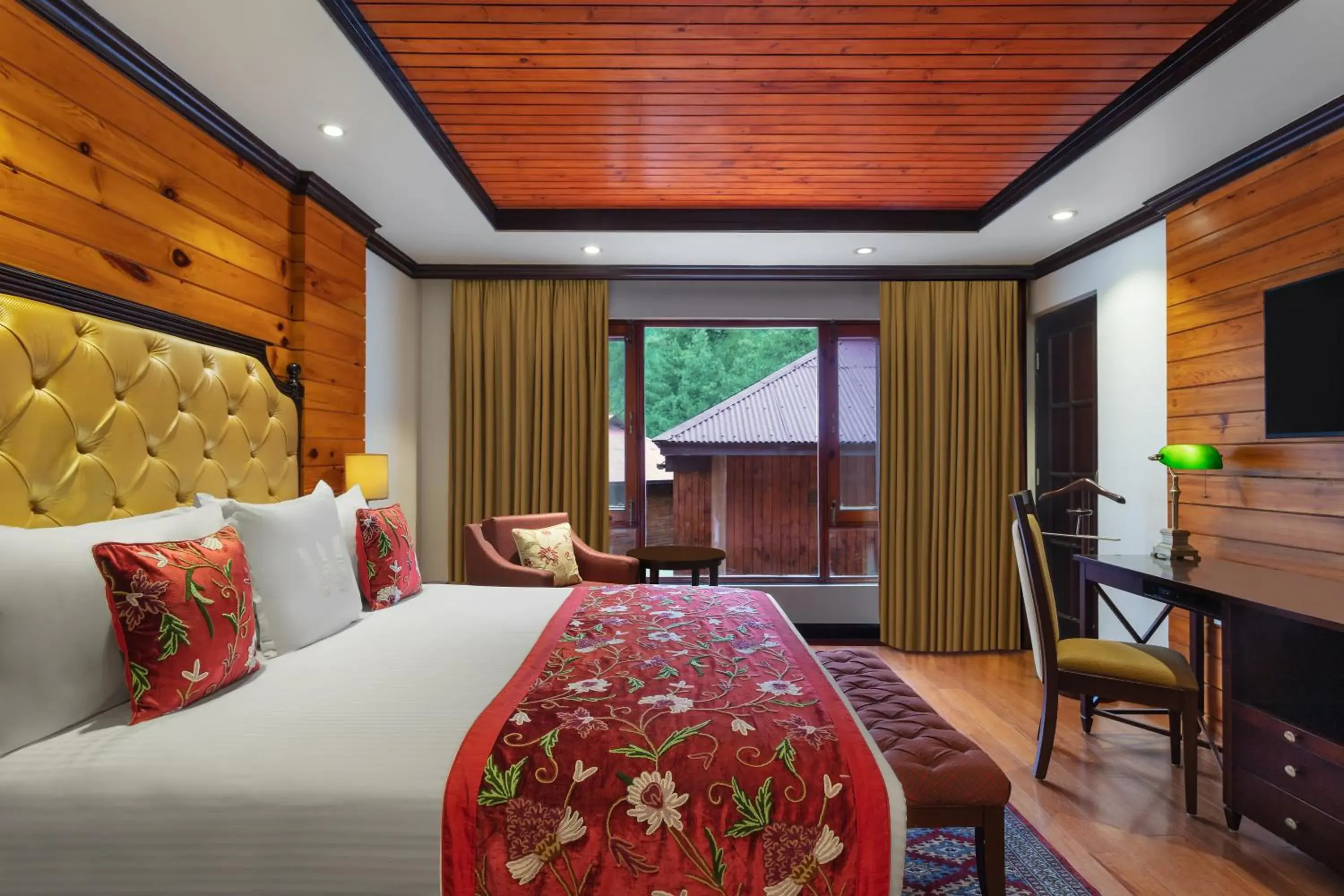 Suite in Welcomhotel by ITC Hotels, Pine N Peak, Pahalgam Suite in Welcomhotel by ITC Hotels, Pine N Peak, Pahalgam