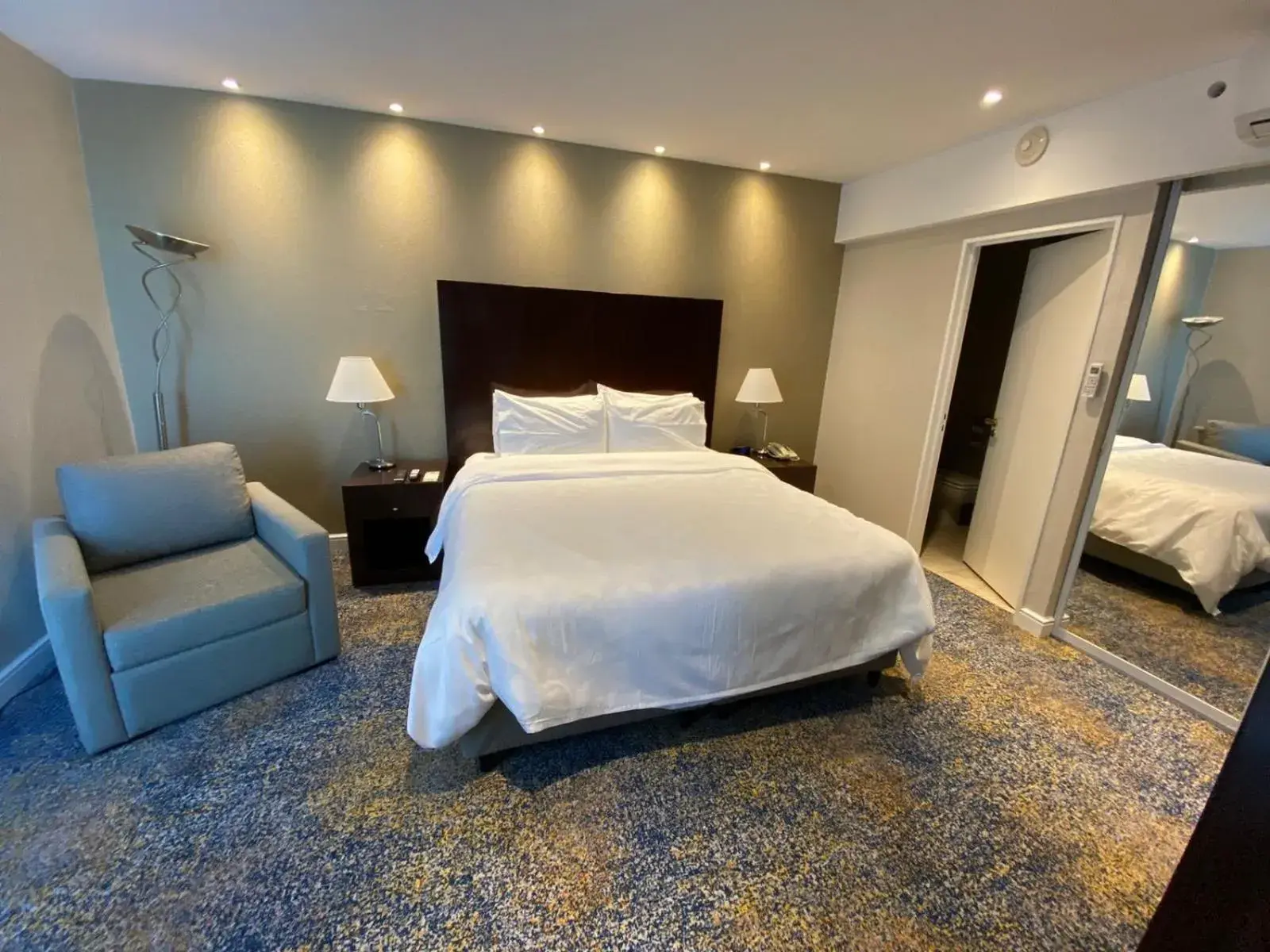 One-Bedroom King Suite in Holiday Inn Rosario by IHG One-Bedroom King Suite in Holiday Inn Rosario by IHG