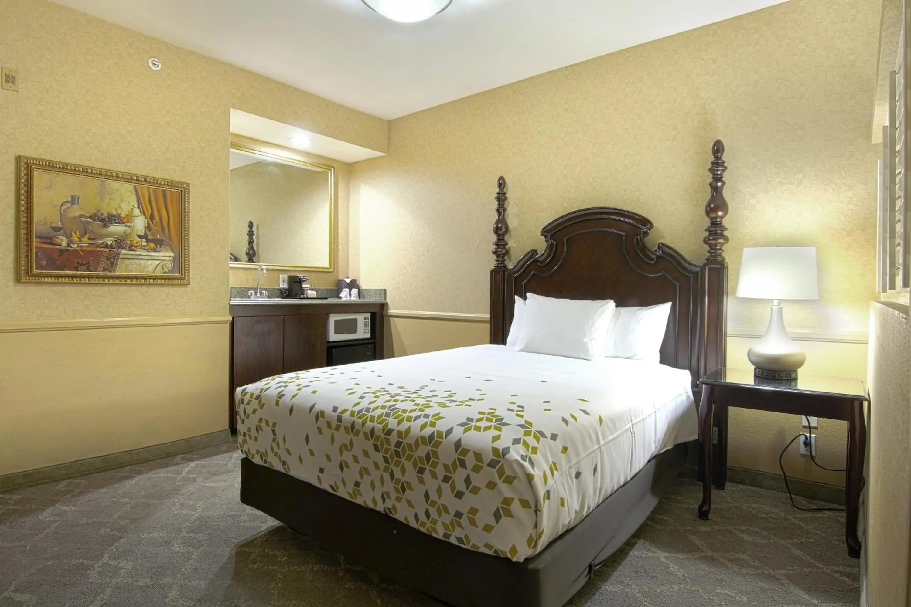 Queen Room with Two Queen Beds - Mobility/Hearing Accessible - Non-Smoking in Azure Hotel&Suites Ontario Trademark Collection by Wyndham Queen Room with Two Queen Beds - Mobility/Hearing Accessible - Non-Smoking in Azure Hotel&Suites Ontario Trademark Collection by Wyndham