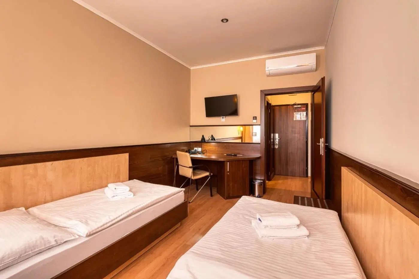 Economy Double or Twin Room - single occupancy in Congress Hotel Centrum Economy Double or Twin Room - single occupancy in Congress Hotel Centrum