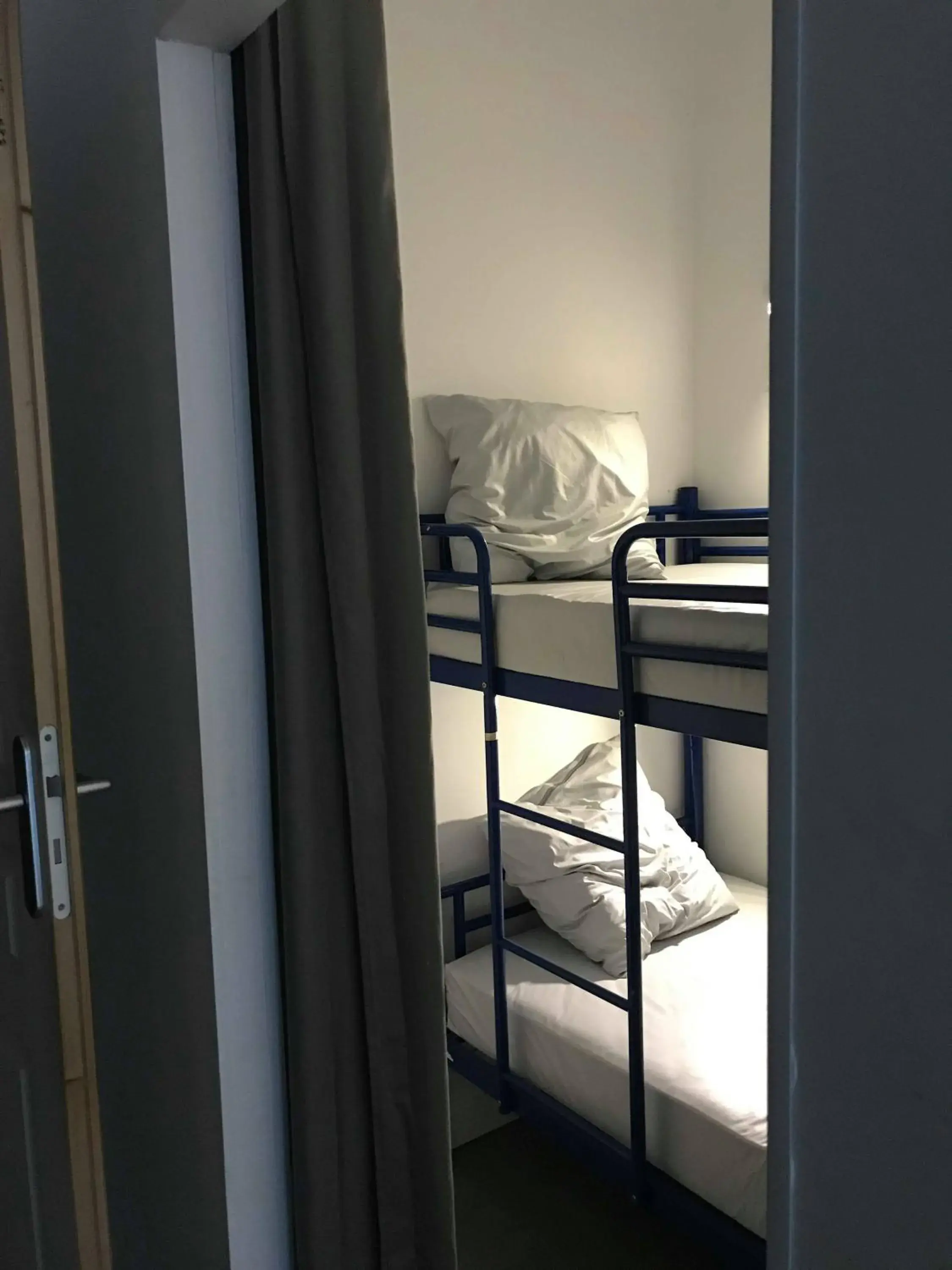 Bunk Bed in 2-Bed Mixed Dormitory Room in Gîte Le Chemin vers l'Etoile Bunk Bed in 2-Bed Mixed Dormitory Room in Gîte Le Chemin vers l'Etoile