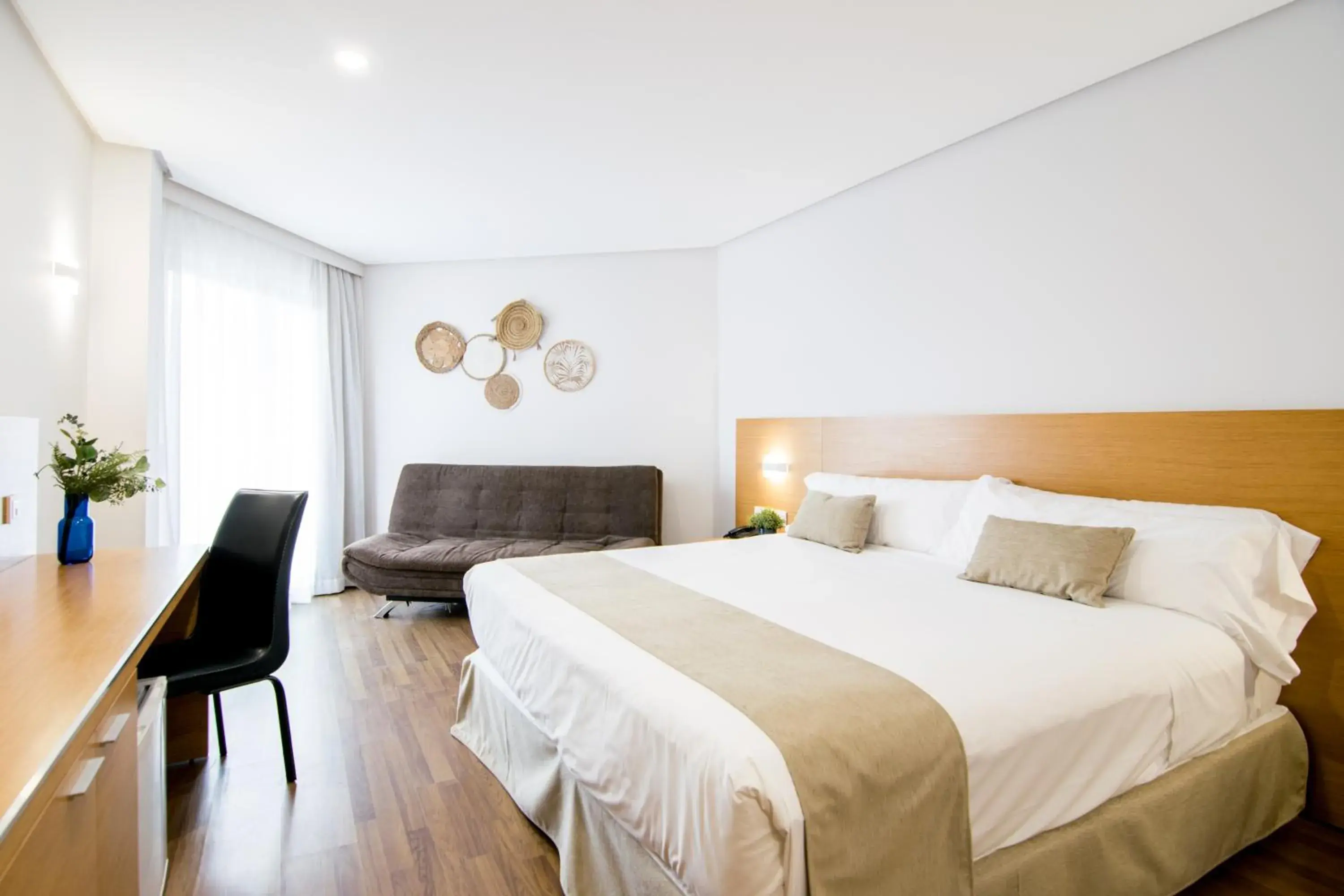 Deluxe Room (3 Adults) in Cullera Holiday Deluxe Room (3 Adults) in Cullera Holiday