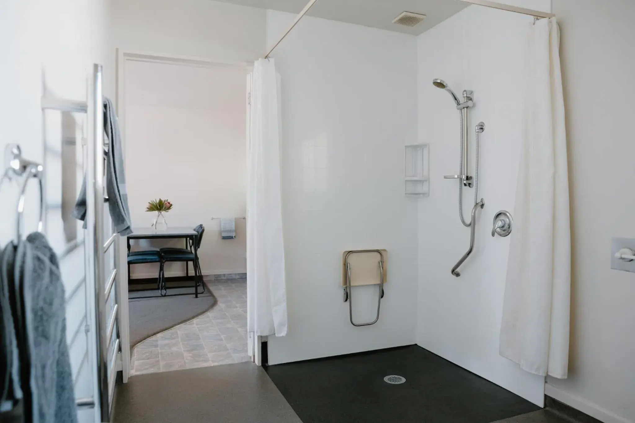 One-Bedroom Apartment with Disability Access in Amber Court Motel Nelson One-Bedroom Apartment with Disability Access in Amber Court Motel Nelson