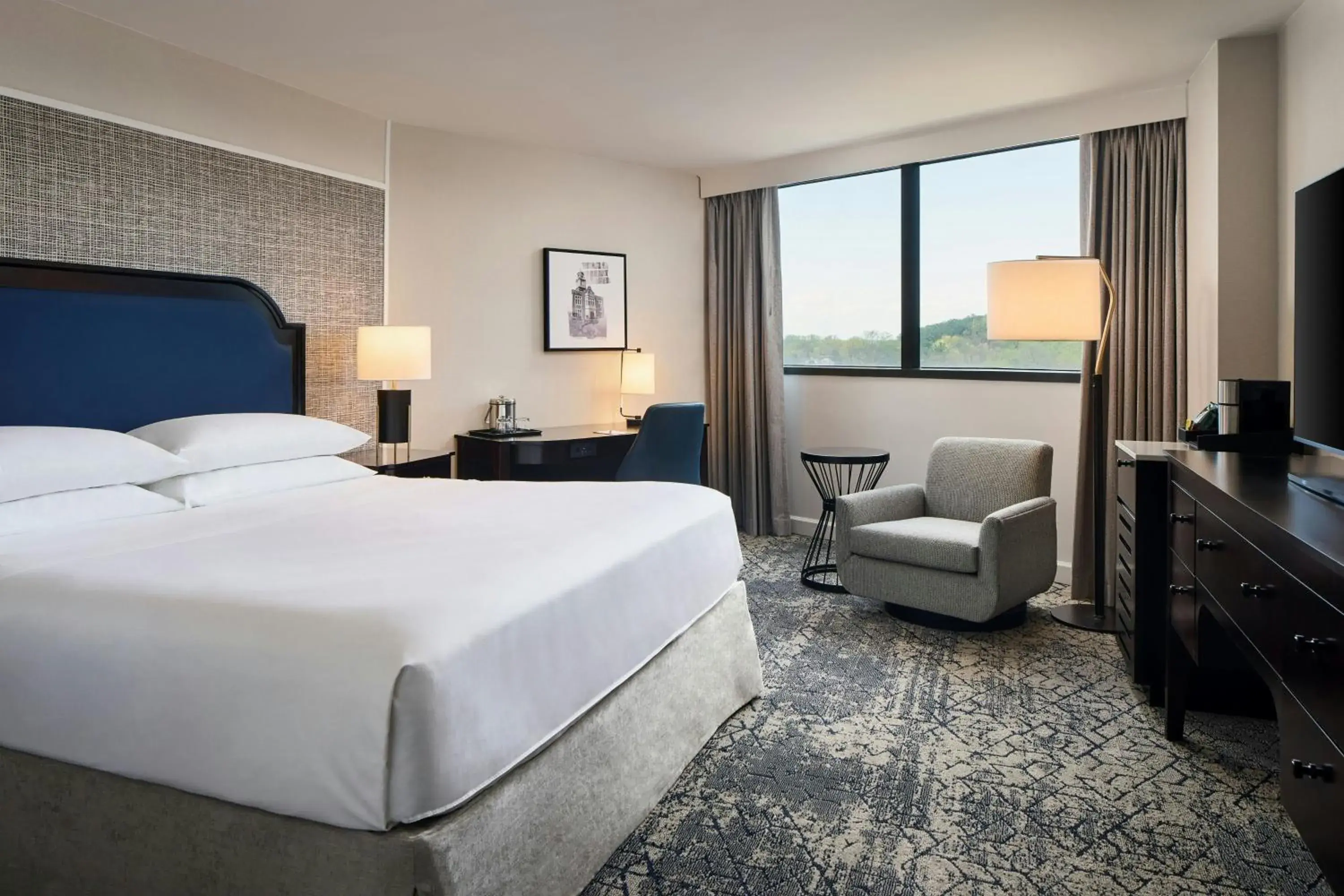 Guest Room, 1 King in Sheraton Baltimore North Guest Room, 1 King in Sheraton Baltimore North