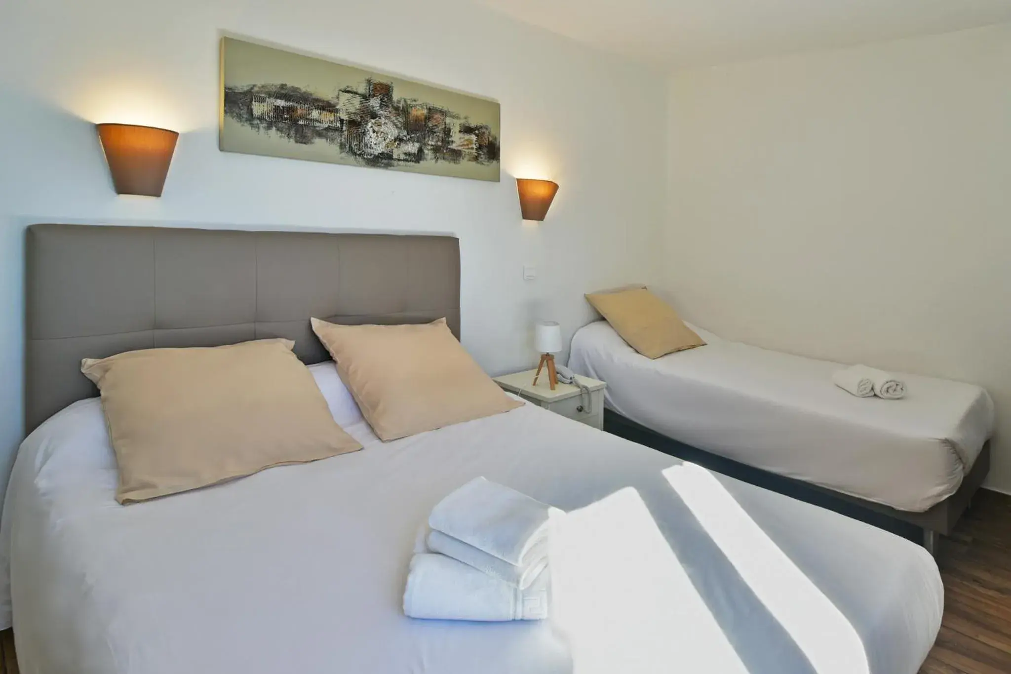 Triple Room in Bungalows Du Maquis Triple Room in Bungalows Du Maquis