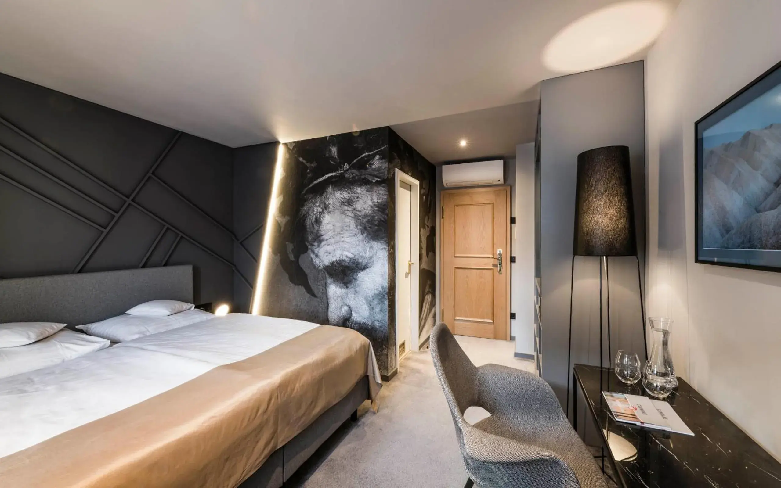 Budget Double Room - single occupancy in Romantik Hotel Zur Schwane Budget Double Room - single occupancy in Romantik Hotel Zur Schwane