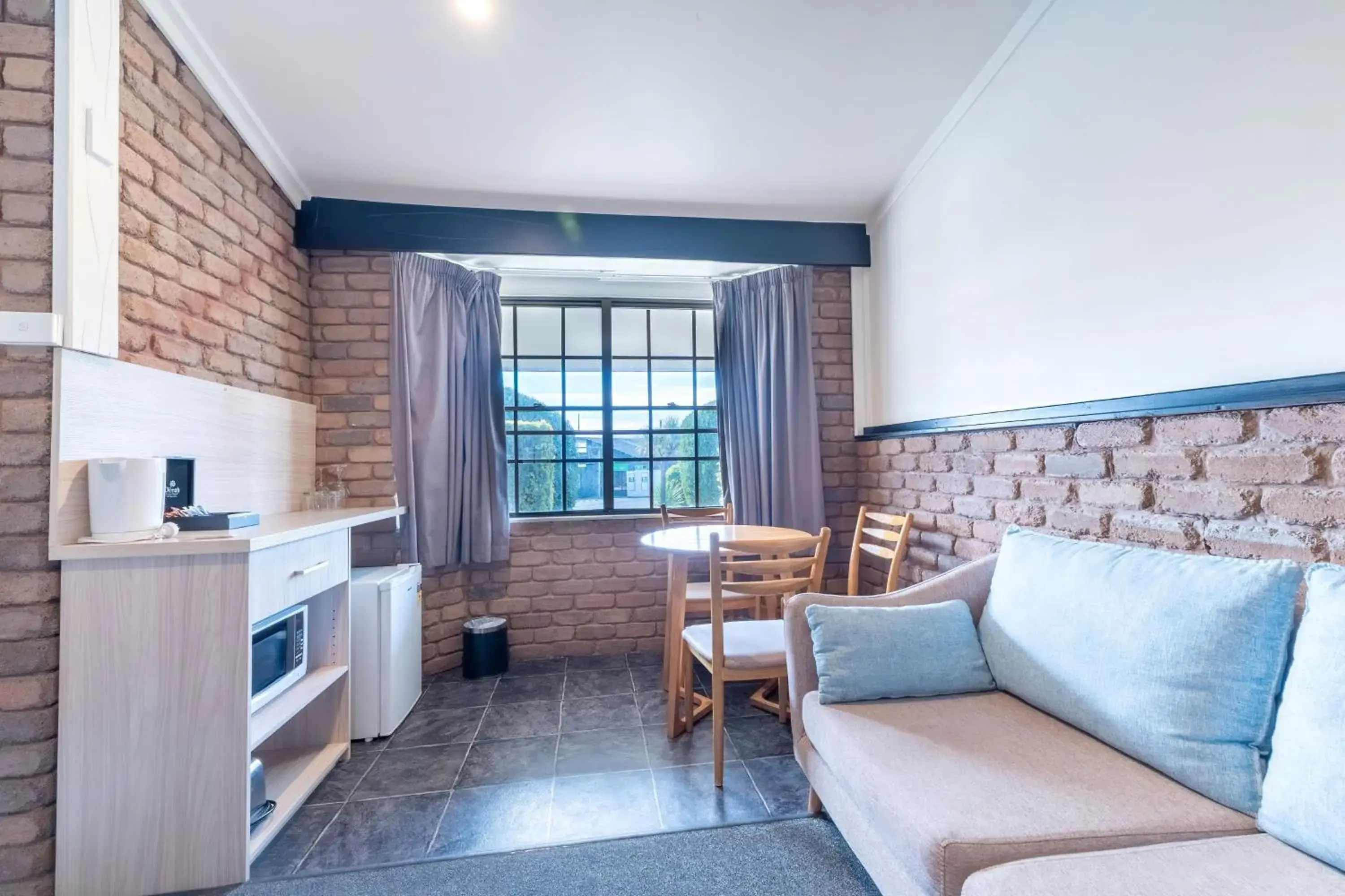 Superior Queen Suite in Olde Tudor Hotel Superior Queen Suite in Olde Tudor Hotel