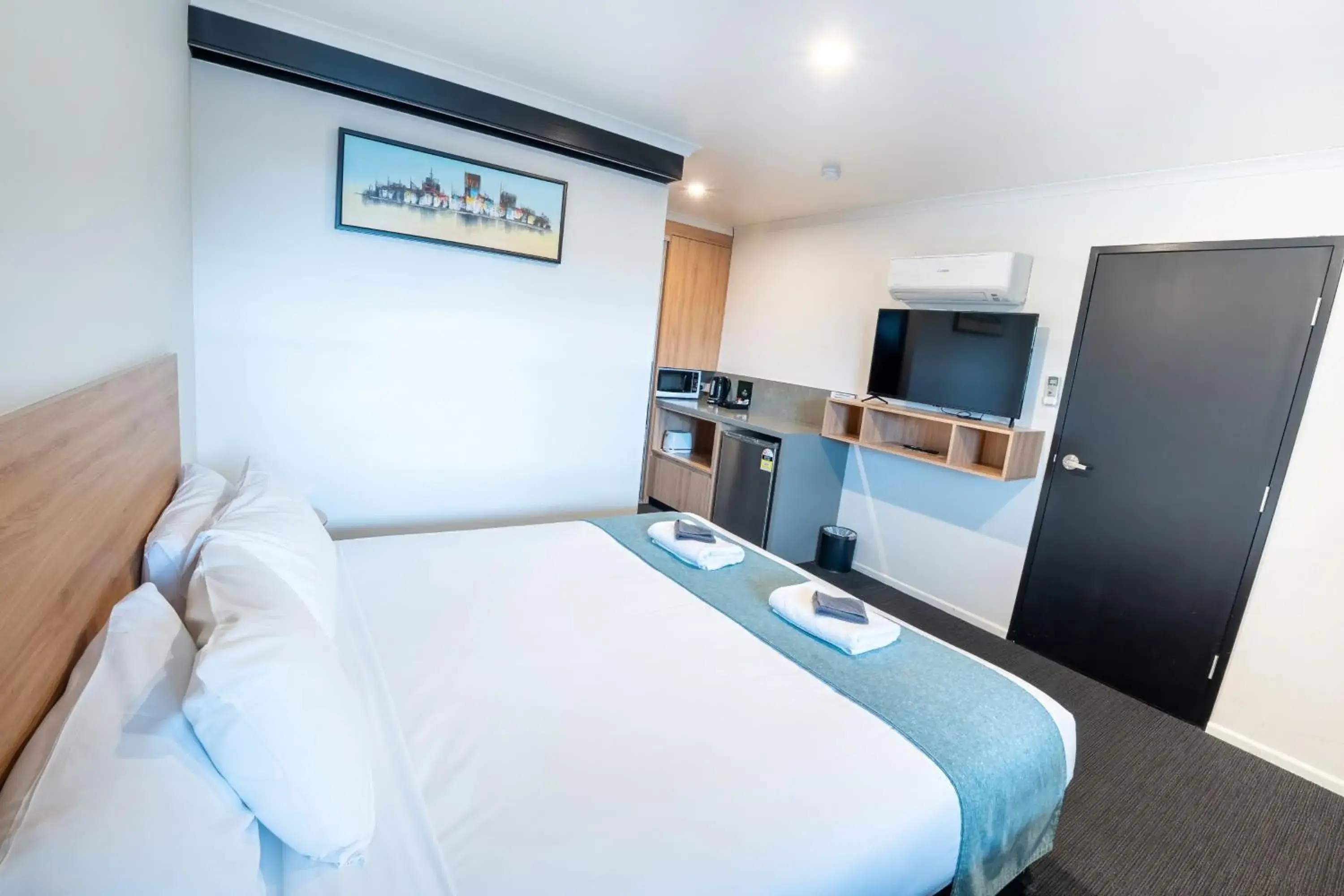 Superior King Room in Olde Tudor Hotel Superior King Room in Olde Tudor Hotel