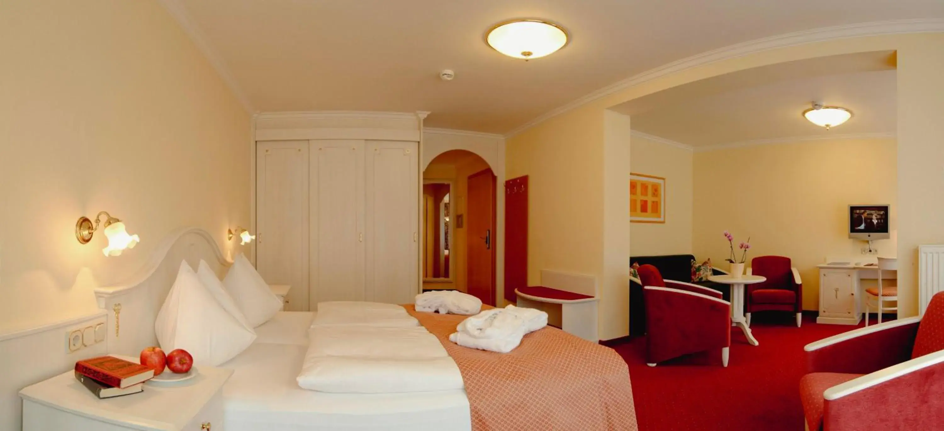 Suite - Free access to Alpentherme in Hotel Norica - Thermenhotels Gastein mit dem Bademantel direkt in die Therme Suite - Free access to Alpentherme in Hotel Norica - Thermenhotels Gastein mit dem Bademantel direkt in die Therme