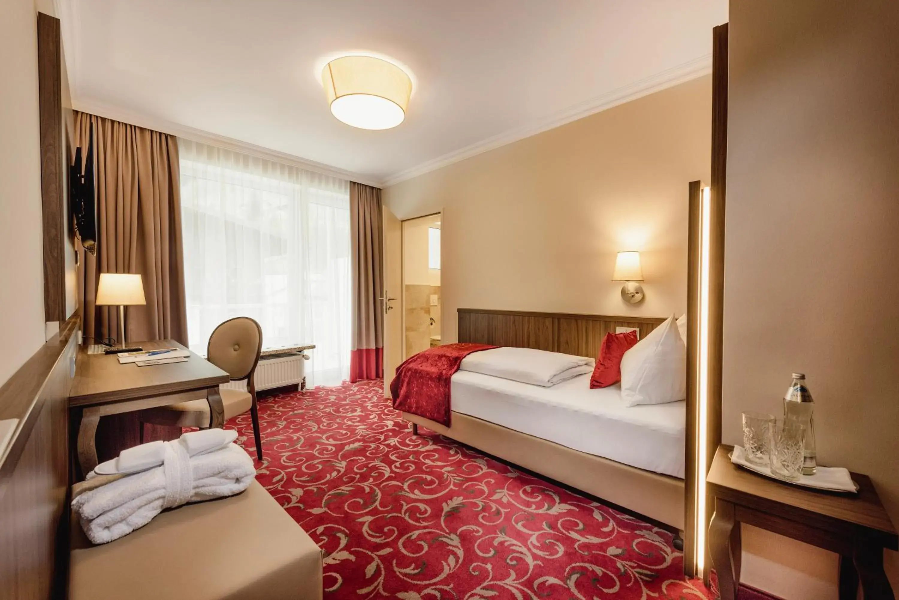 Family Suite Palais - Free access to Alpentherme in Hotel Norica - Thermenhotels Gastein mit dem Bademantel direkt in die Therme Family Suite Palais - Free access to Alpentherme in Hotel Norica - Thermenhotels Gastein mit dem Bademantel direkt in die Therme