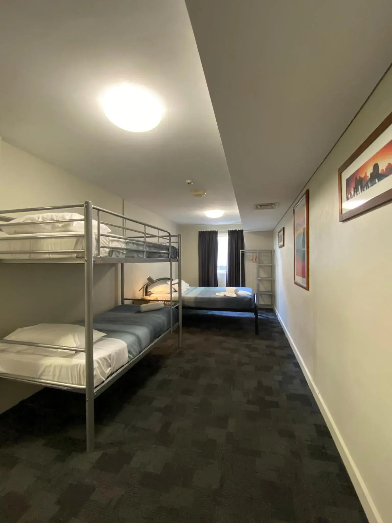 4-Person Backpackers Hostel Family Room with Private Bathroom in Big Backpackers Hostel 4-Person Backpackers Hostel Family Room with Private Bathroom in Big Backpackers Hostel