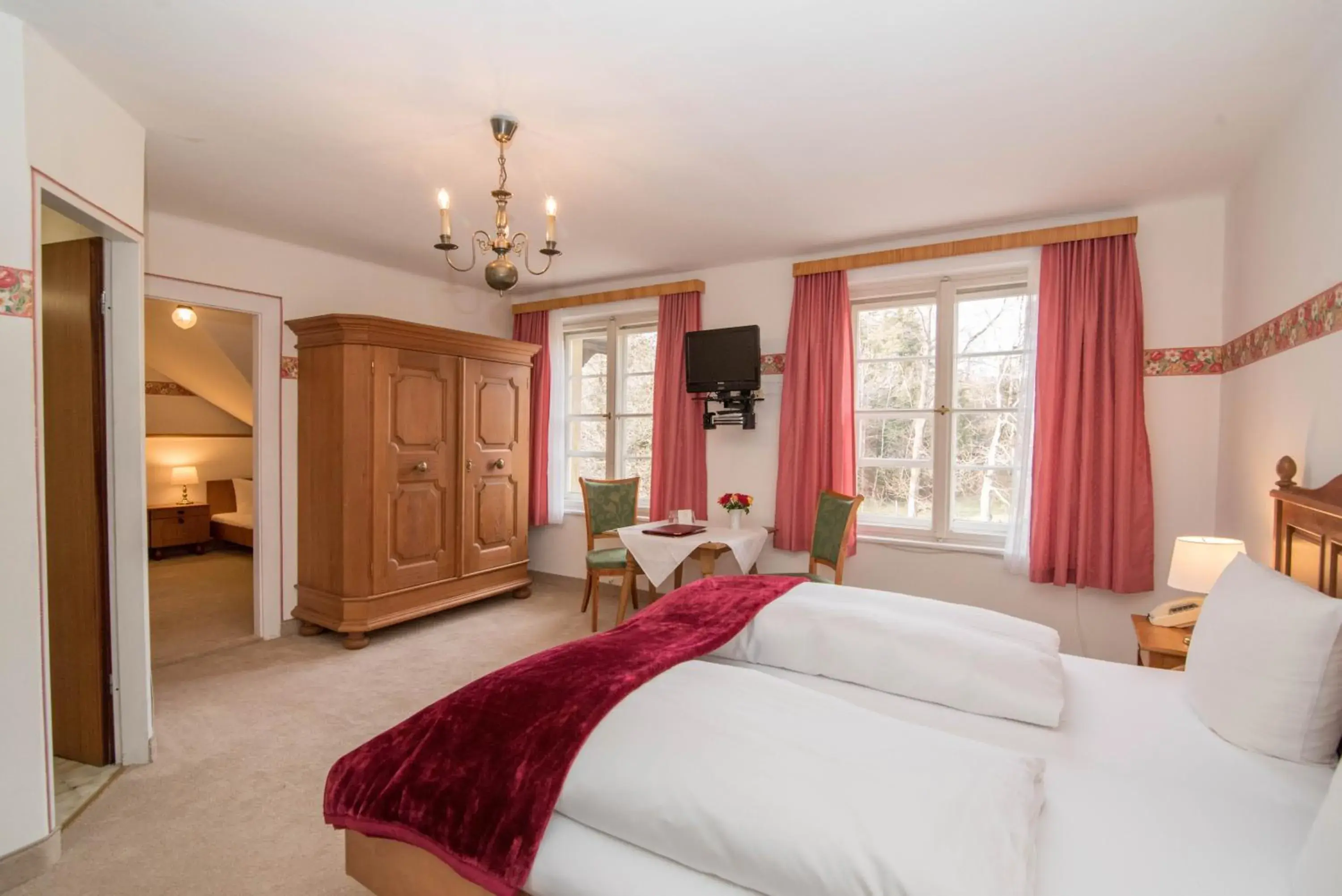 Family Room (2 Adults + 2 Children) in Hotel Restaurant Grünwalderhof Family Room (2 Adults + 2 Children) in Hotel Restaurant Grünwalderhof