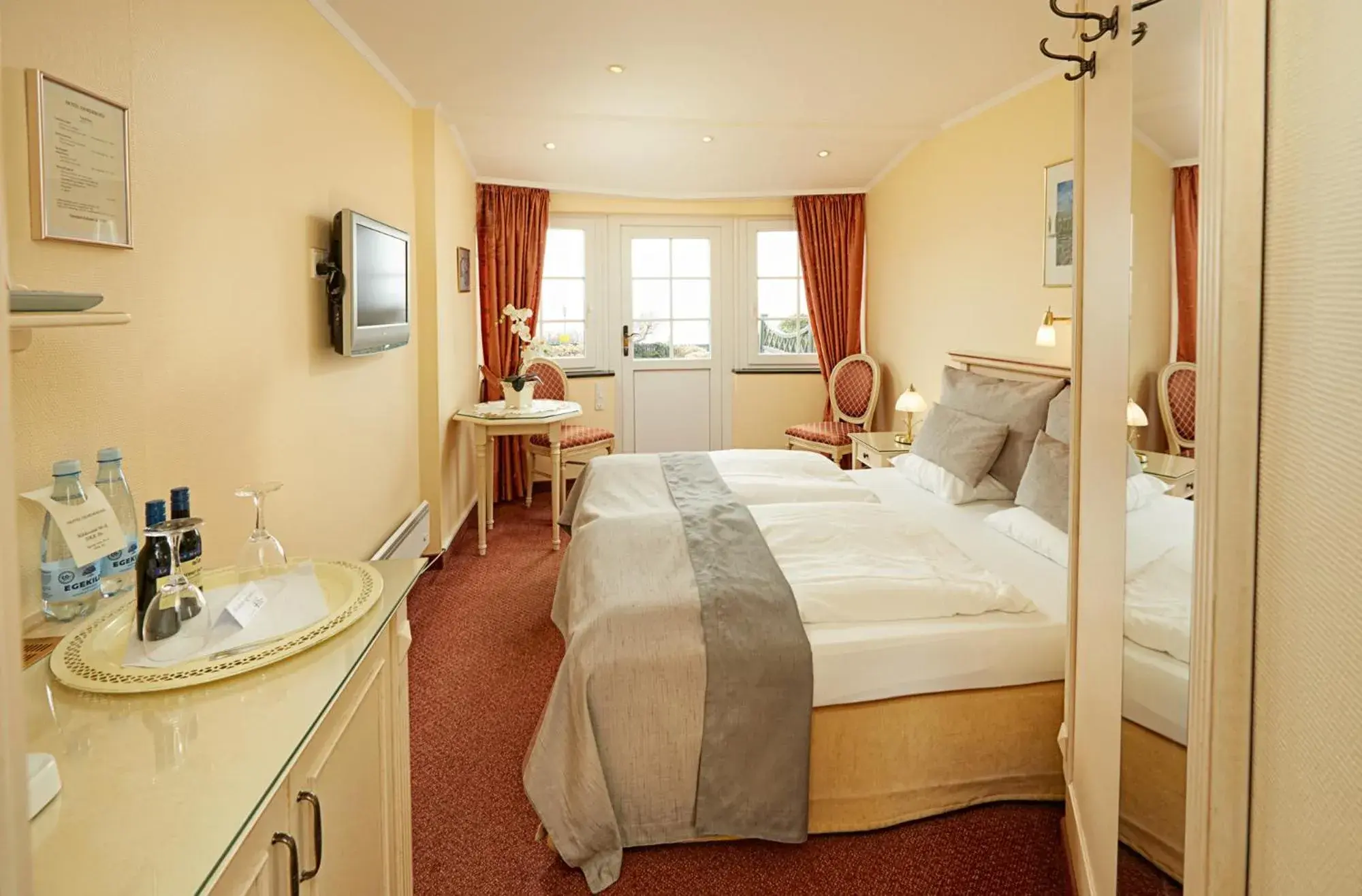 Double Room with Terrace and Sea View in Hotel Fjordkroen Double Room with Terrace and Sea View in Hotel Fjordkroen