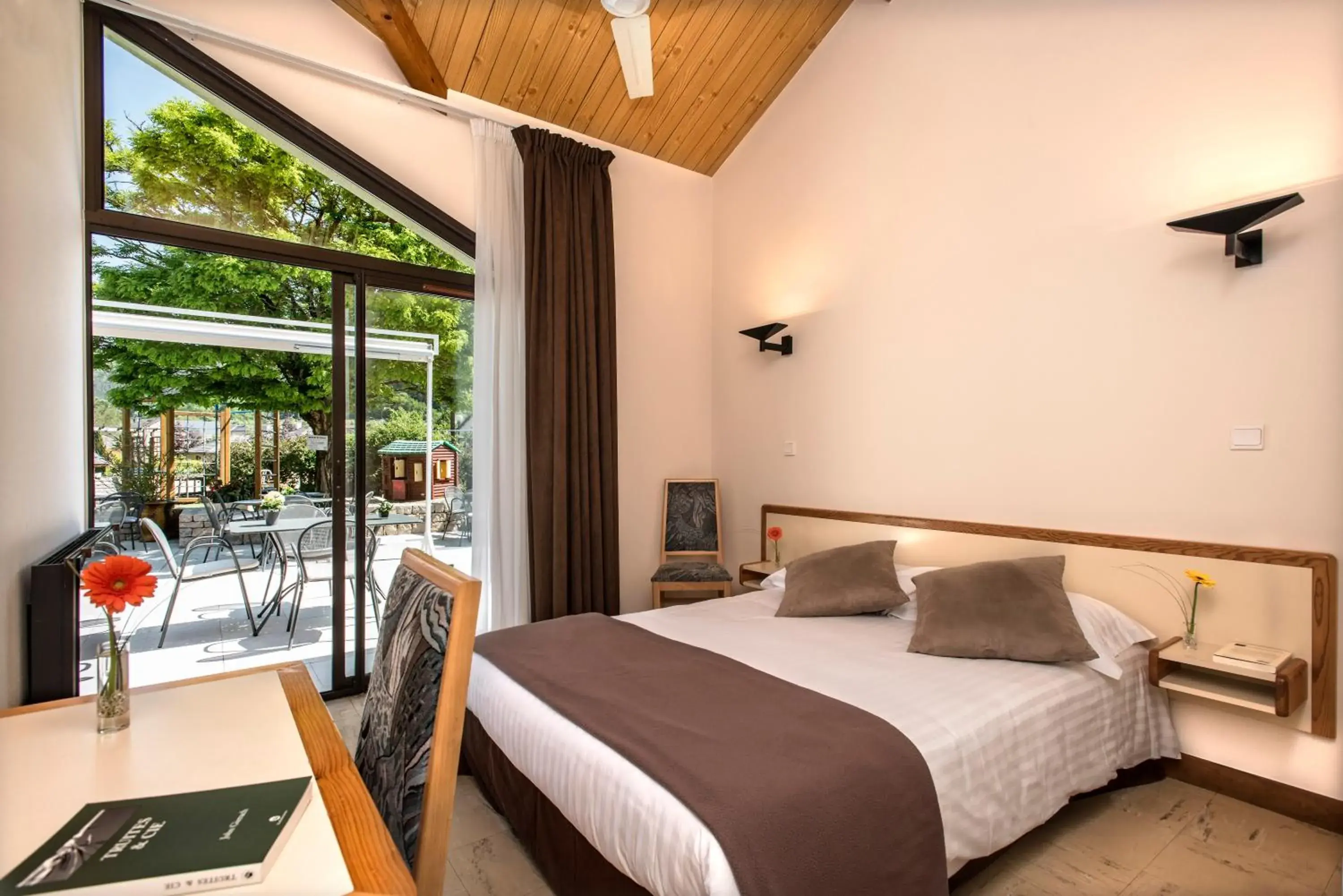 Standard Room in Hôtel-Restaurant Le Calice Du Gevaudan - A75 Standard Room in Hôtel-Restaurant Le Calice Du Gevaudan - A75