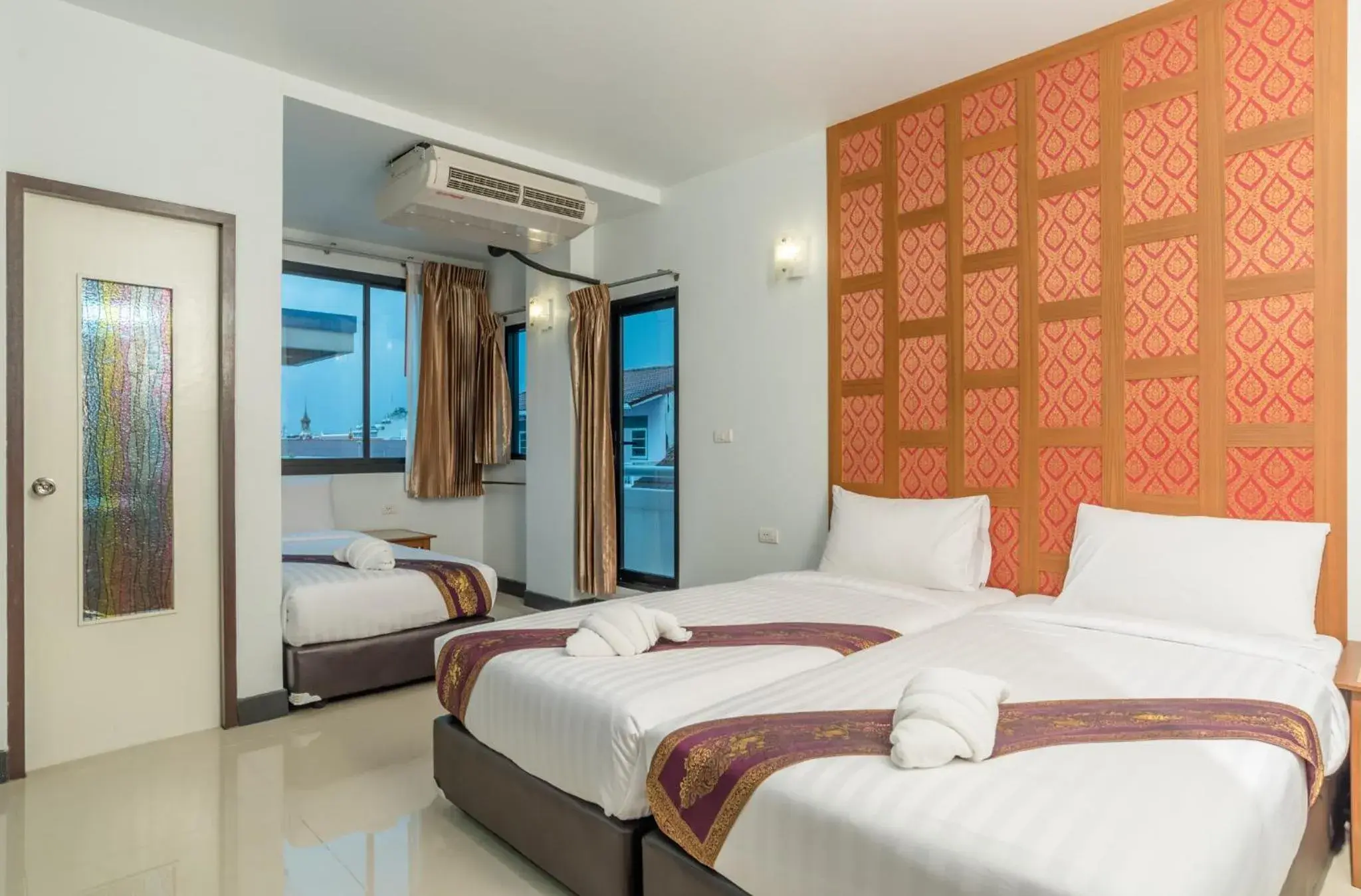 Superior Triple Room in New Siam Palace Ville Hotel Superior Triple Room in New Siam Palace Ville Hotel